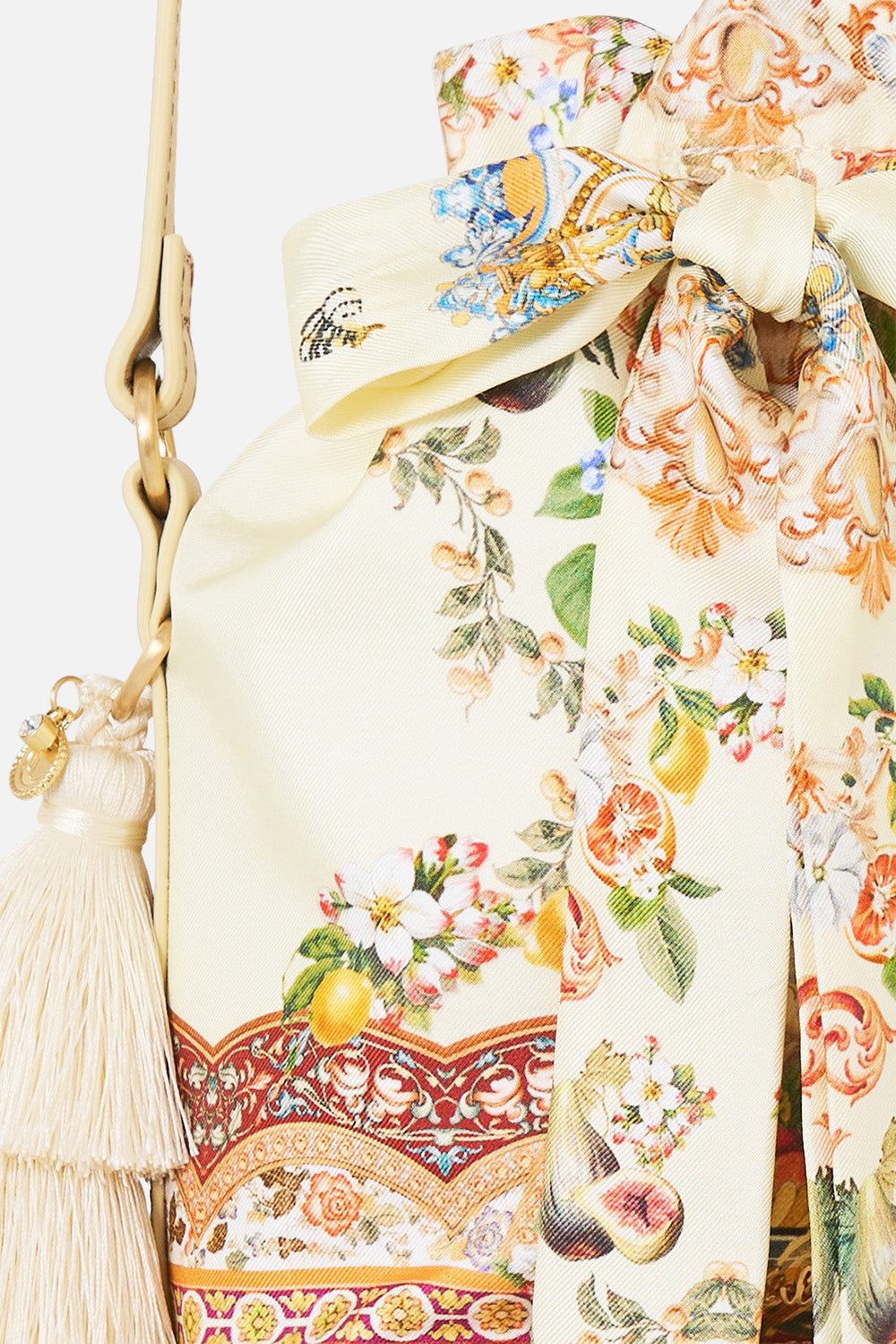 BOLSO SACO CON CORDÓN AJUSTABLE Y BORLAS VA VA VINTAGE