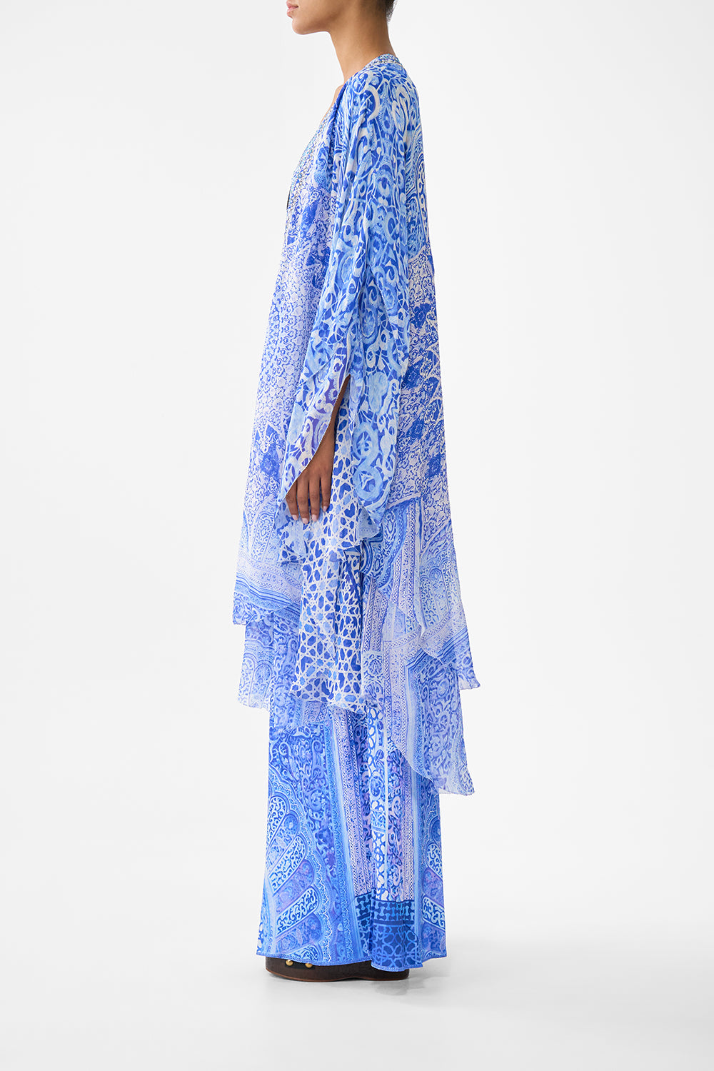 SCALLOPED EDGE LAYER THE BOSPHOROUS