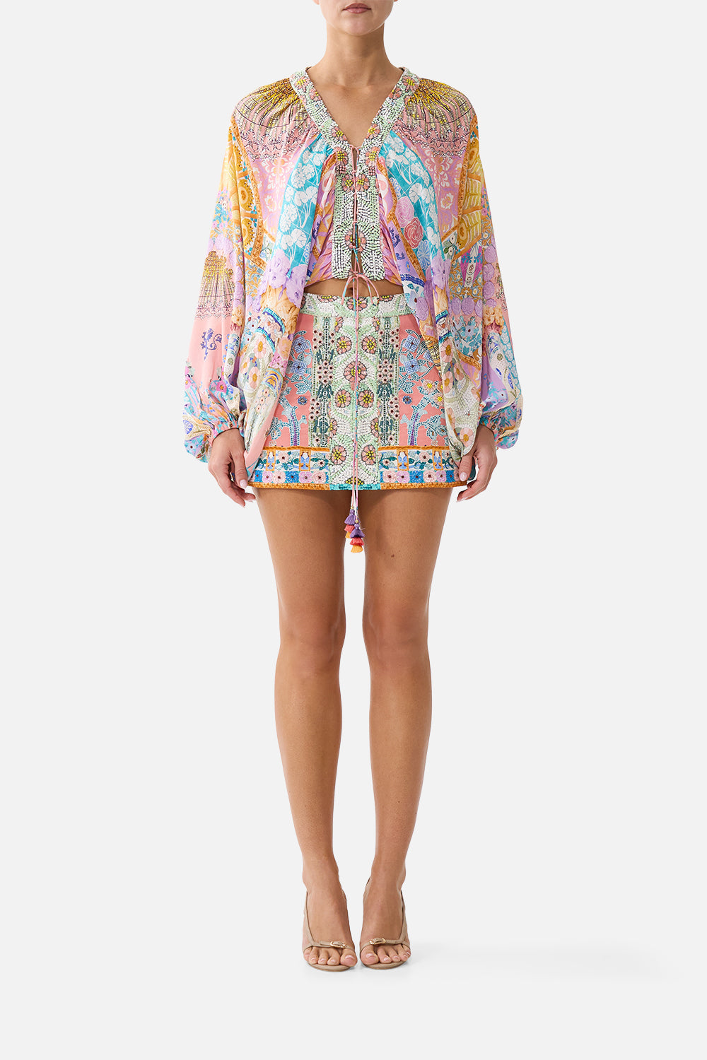 BLUSA CON MANGAS ABULLONADAS Y CORDONES DELANTEROS HOWDY GAUDI