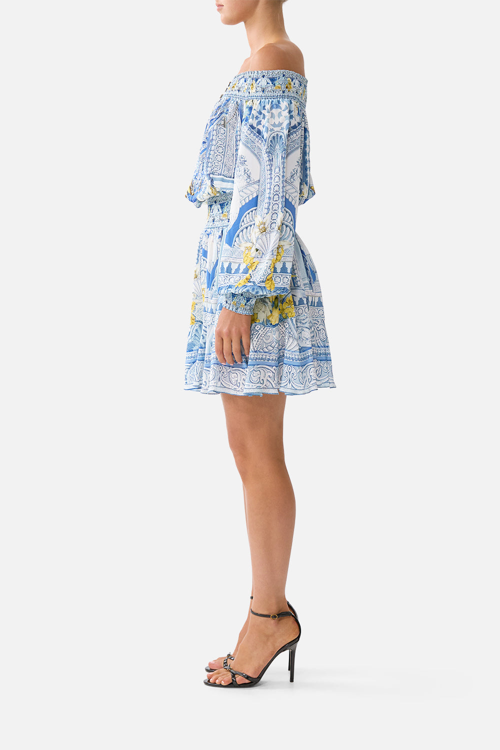 VESTIDO CORTO CON HOMBROS DESCUBIERTOS DE NADA GRANADA