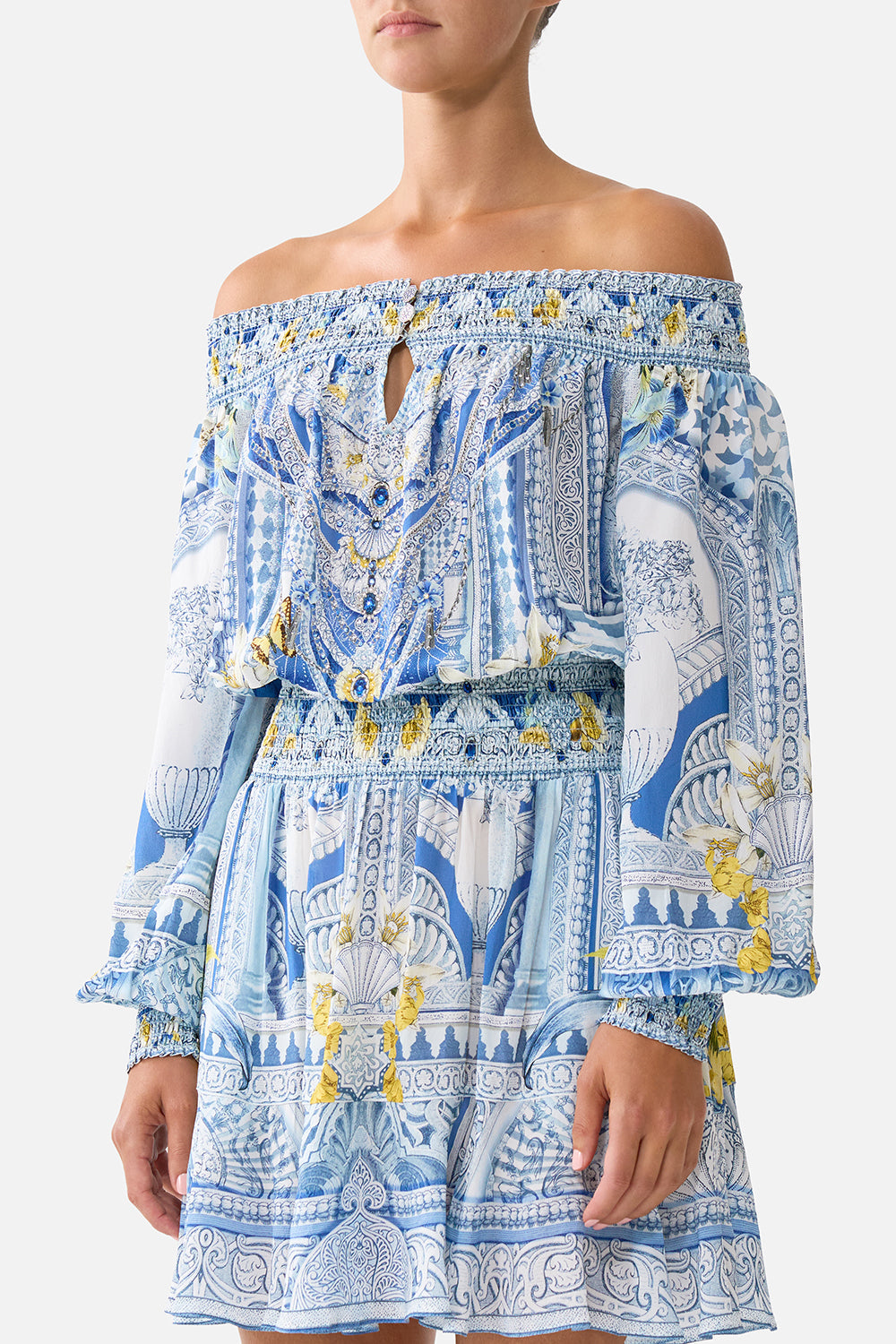VESTIDO CORTO CON HOMBROS DESCUBIERTOS DE NADA GRANADA