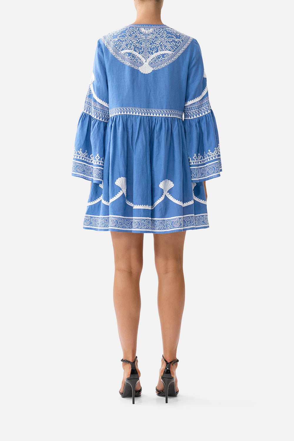 MINIVESTIDO CON BOTONES Y MANGA ACAMPANADA DE NADA GRANADA