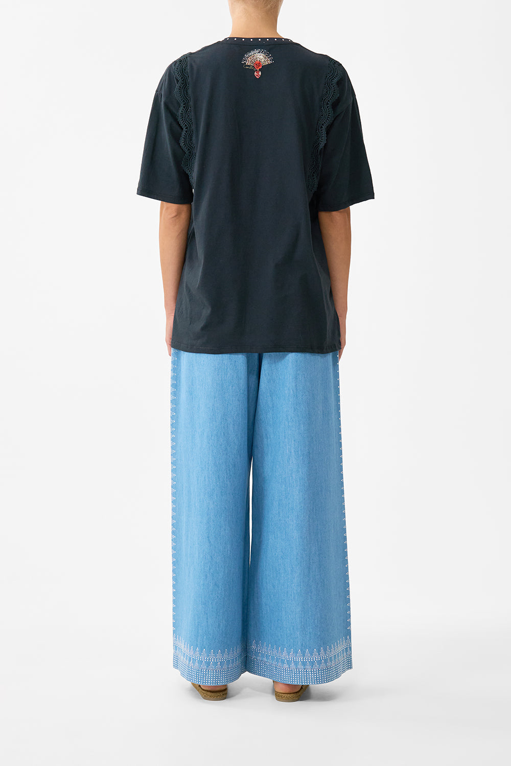 CAMISETA OVERSIZE CON RIBETE DE ENCAJE DAUGHTERS OF DUENDE