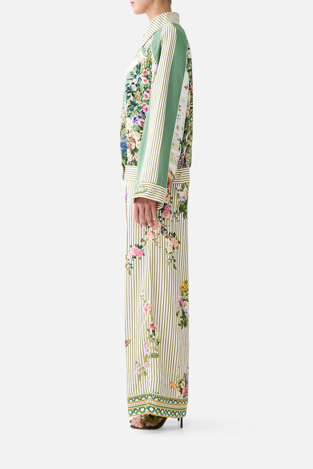 CHAQUETA CORTA ABOTONADA CON DETALLE DE BOLSILLOS ARTE PARA LA EMPERATRIZ