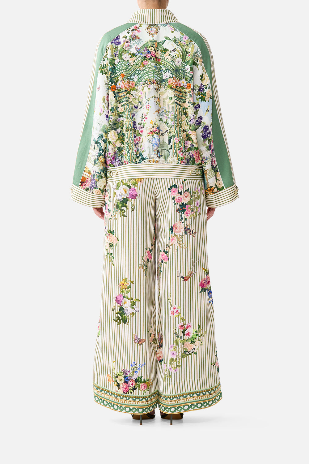 CHAQUETA CORTA ABOTONADA CON DETALLE DE BOLSILLOS ARTE PARA LA EMPERATRIZ
