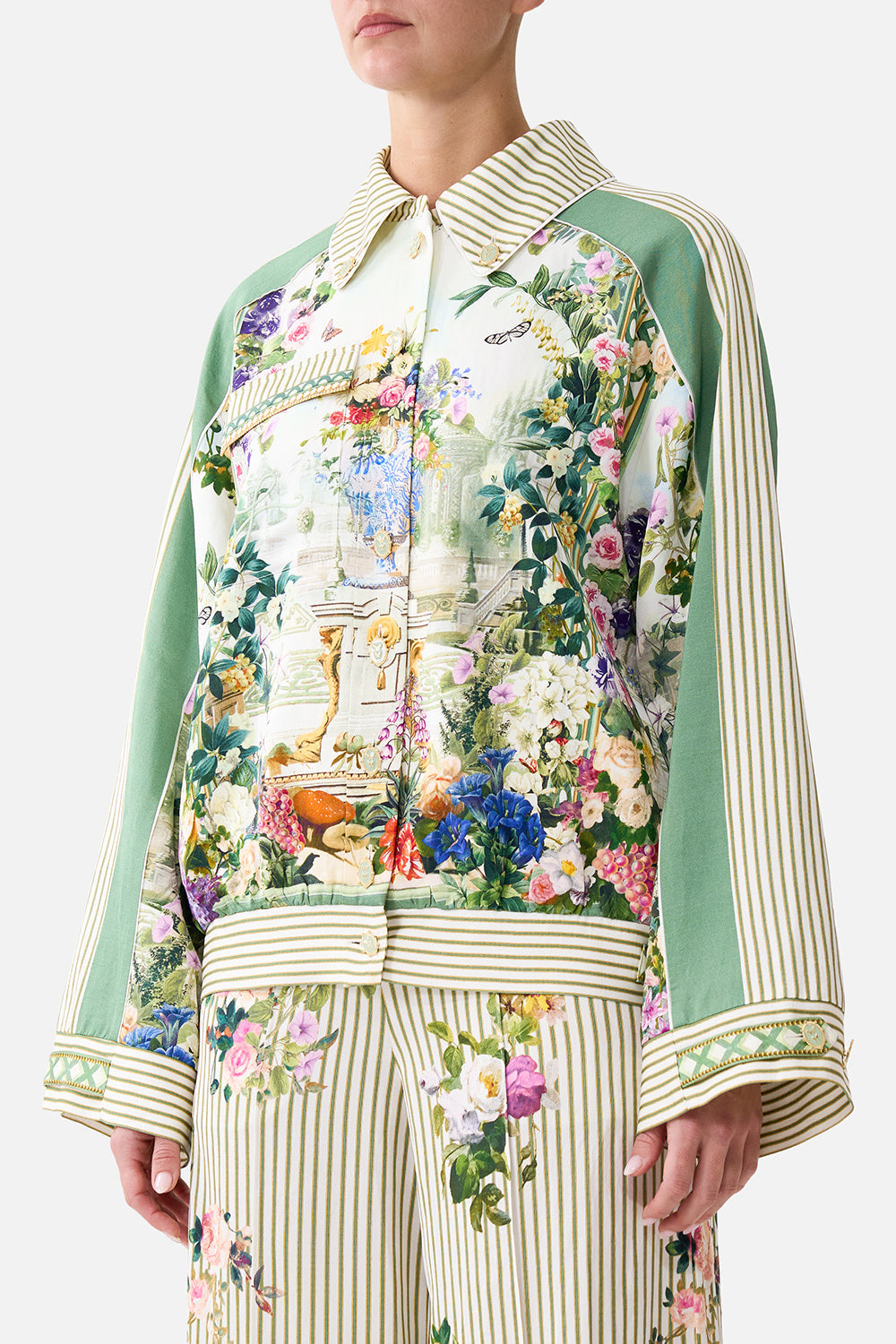 CHAQUETA CORTA ABOTONADA CON DETALLE DE BOLSILLOS ARTE PARA LA EMPERATRIZ