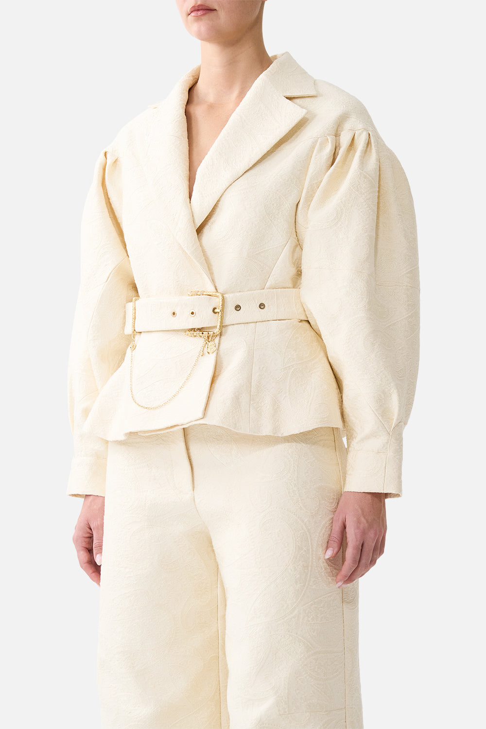 CHAQUETA CON CUELLO Y CINTURÓN OBRA MAESTRA DE VERANO