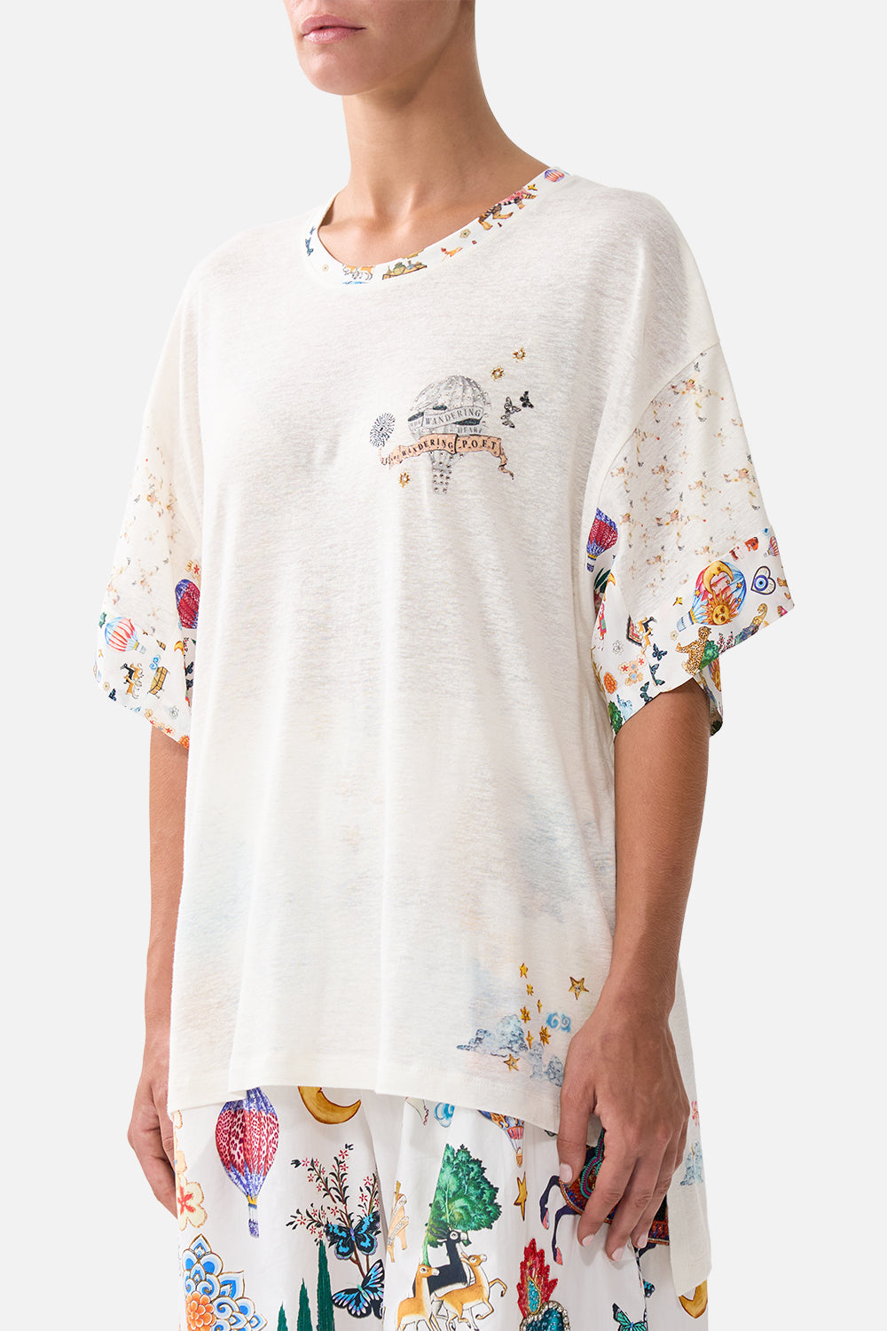 CAMISETA CON ABERTURAS LATERALES Y PANELES KAPADOKYA KITSCH