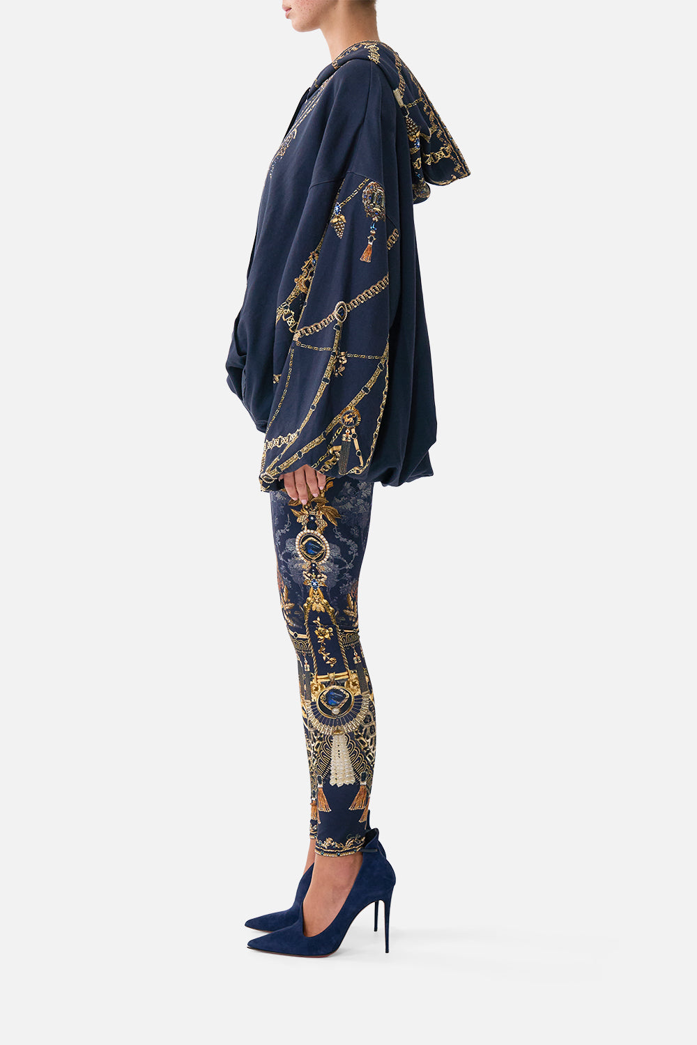 SUDADERA HOLGADA CON CAPUCHA ESTILO CAPA BARROCA