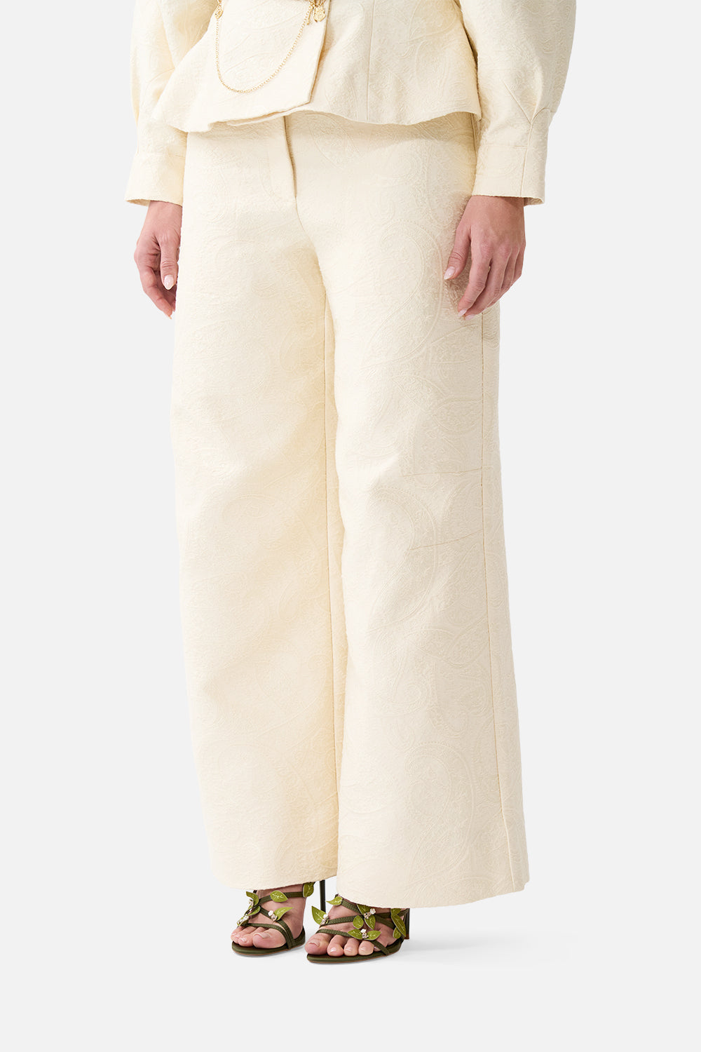 PANTALÓN RELAJADO CON CANESÚ TRASERO OBRA MAESTRA DE VERANO