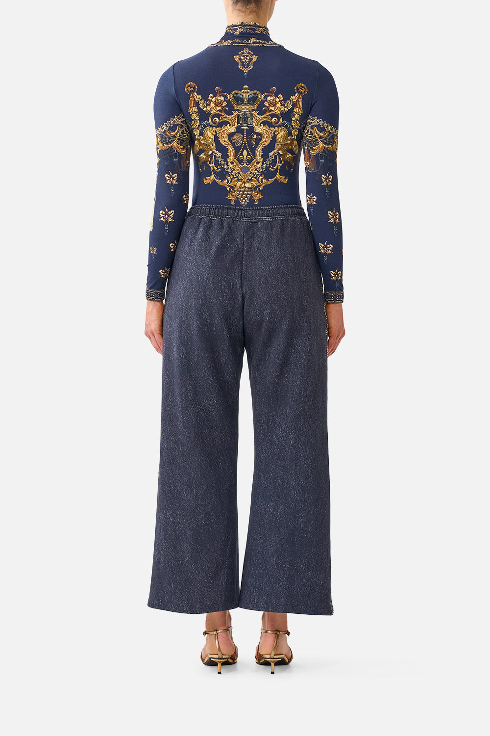 PANTALÓN DE PISTA DE PIERNA RECTA DECORADO CON MOTIVOS BARROCOS