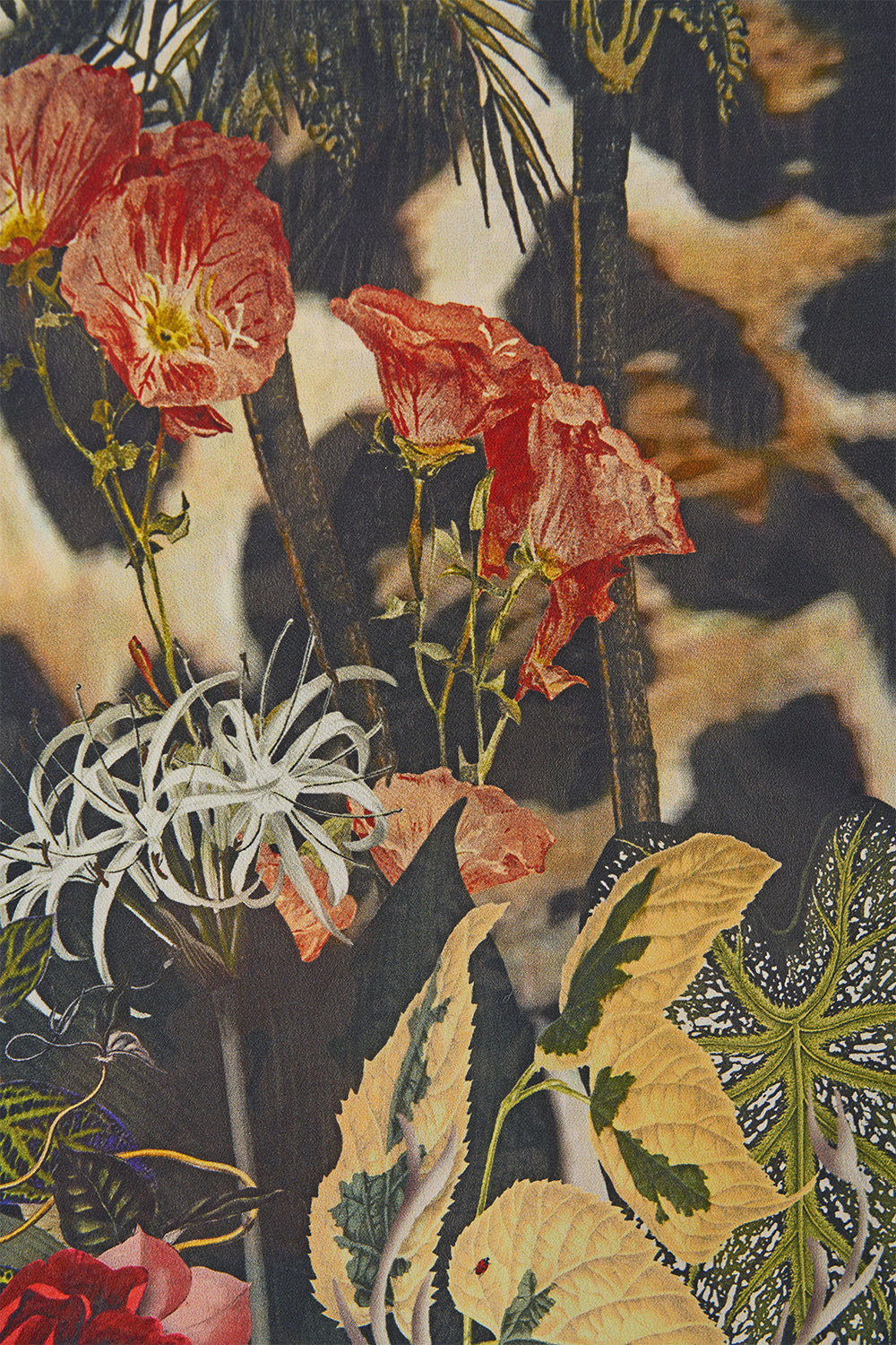 The CAMILLA Round Neck Kaftan in our Leotigra Land print, fabric detail.
