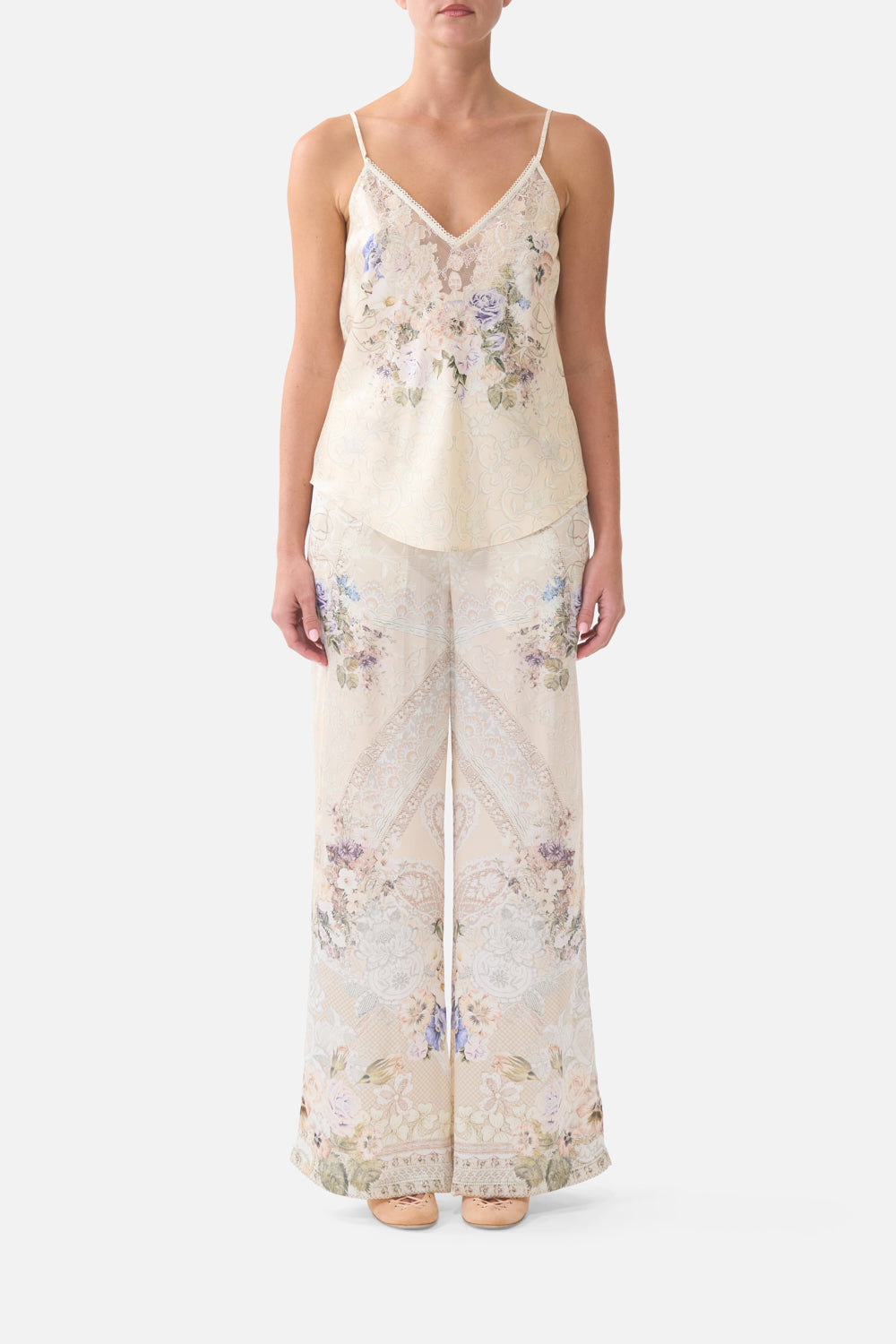 PANTALÓN MINIMALISTA DE PIERNA ANCHA CON CORDONES DE AMOR