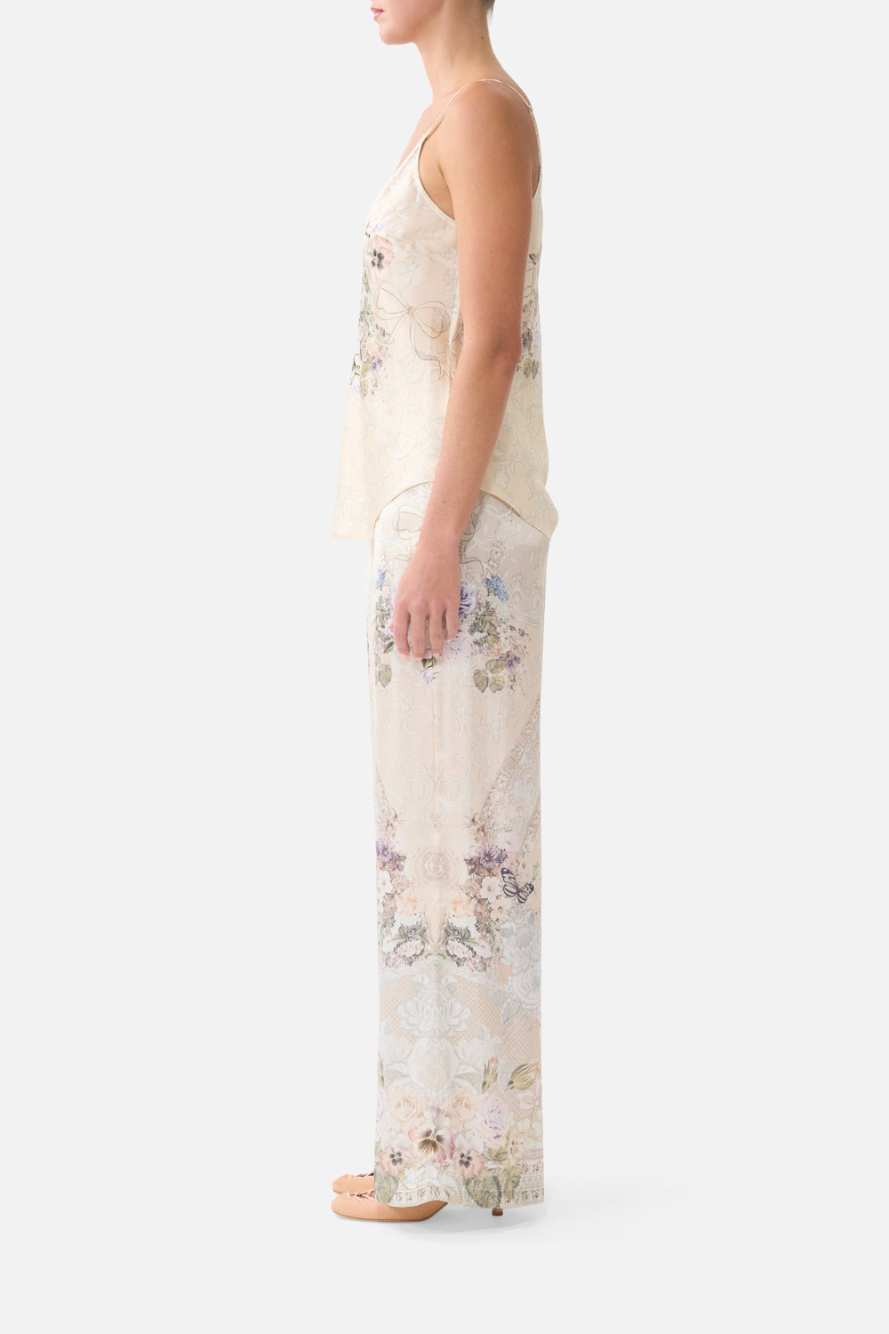 PANTALÓN MINIMALISTA DE PIERNA ANCHA CON CORDONES DE AMOR