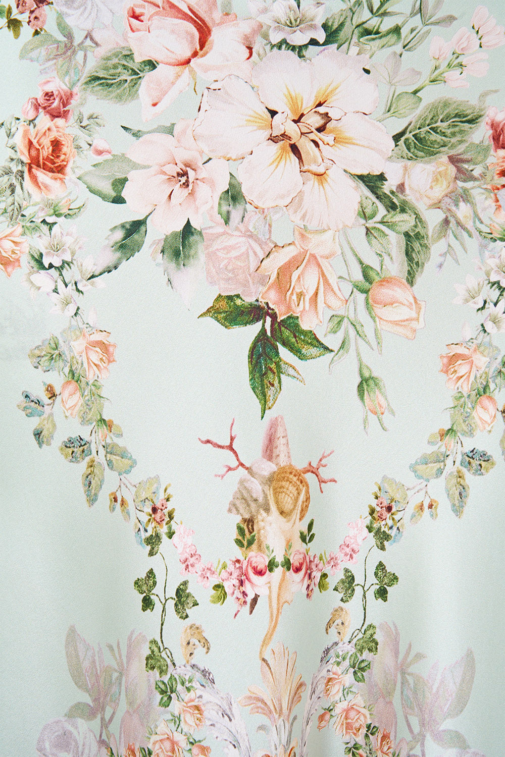 VESTIDO LENCERO AL BIES CON CUELLO EN V Y VOLANTE TRASERO ESTAMPADO FLORAL WILD FLOWER WUNDERLAND