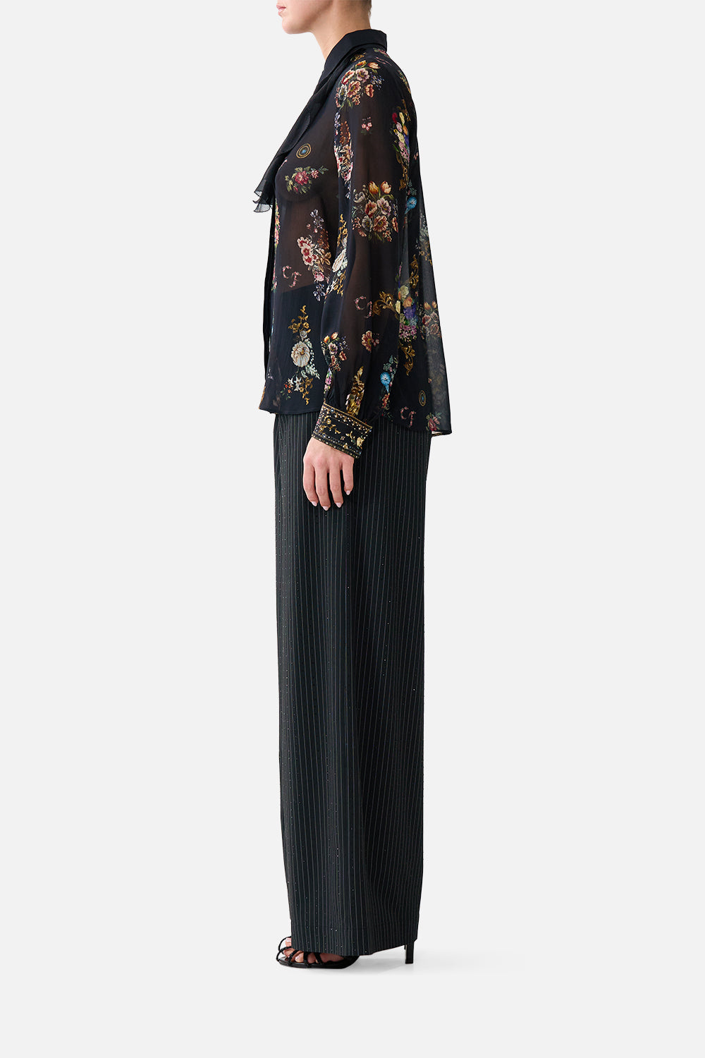 CAMISA CON CUELLO Y VOLANTES EN EL ESCOTE, NIGHT GARDEN