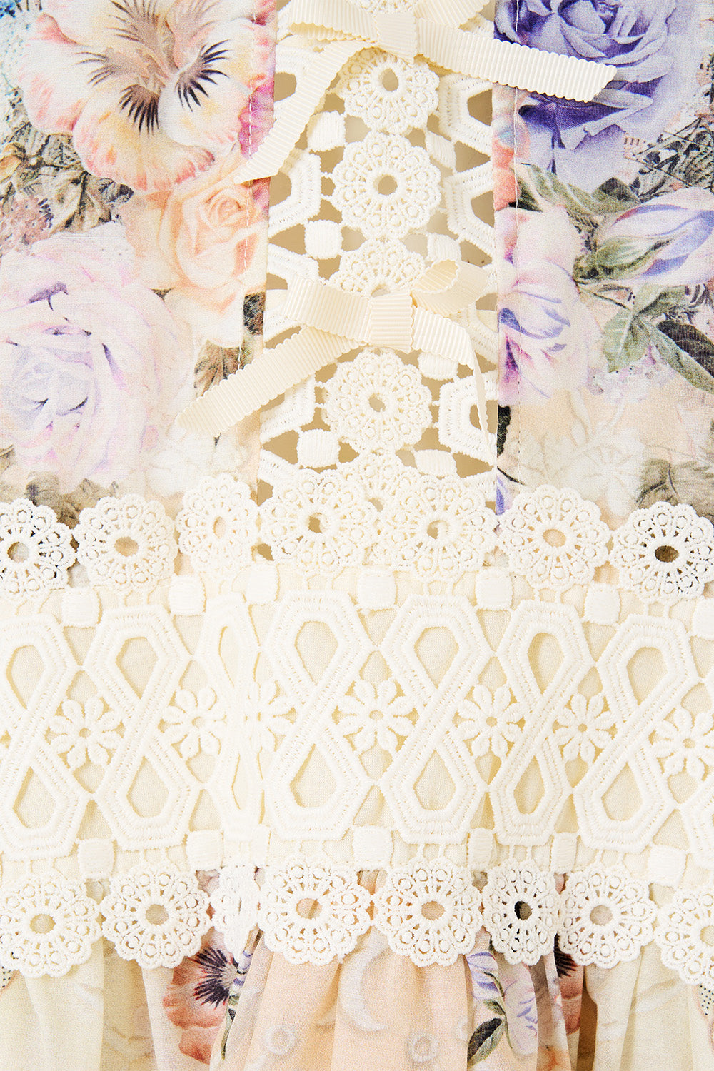 VESTIDO CORTO HOLGADO CON CINTURA BAJA Y CORDONES "LACED WITH LOVE"
