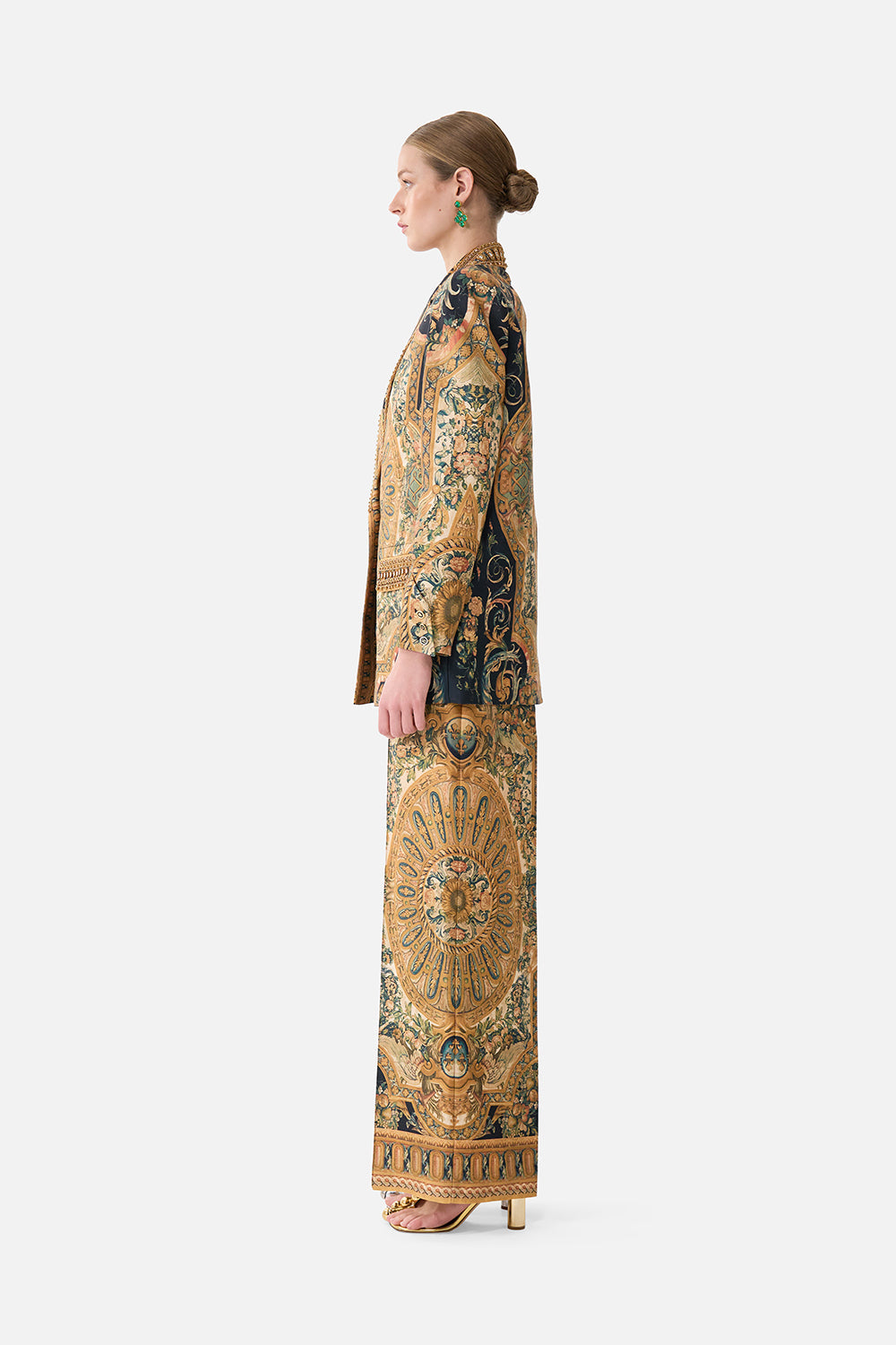 JACKET WITH POCKET DETAIL MUSEUM MEMOIRS
