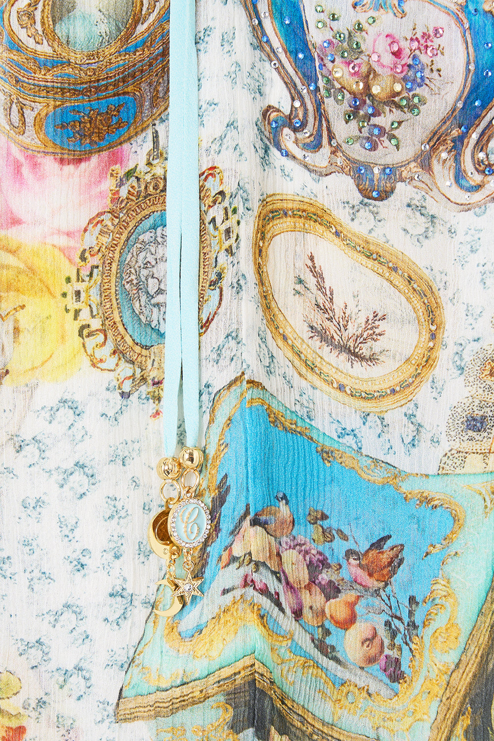 VESTIDO CON VOLANTES Y BAJO CURVO ARTE PARA LOS ARTESANOS