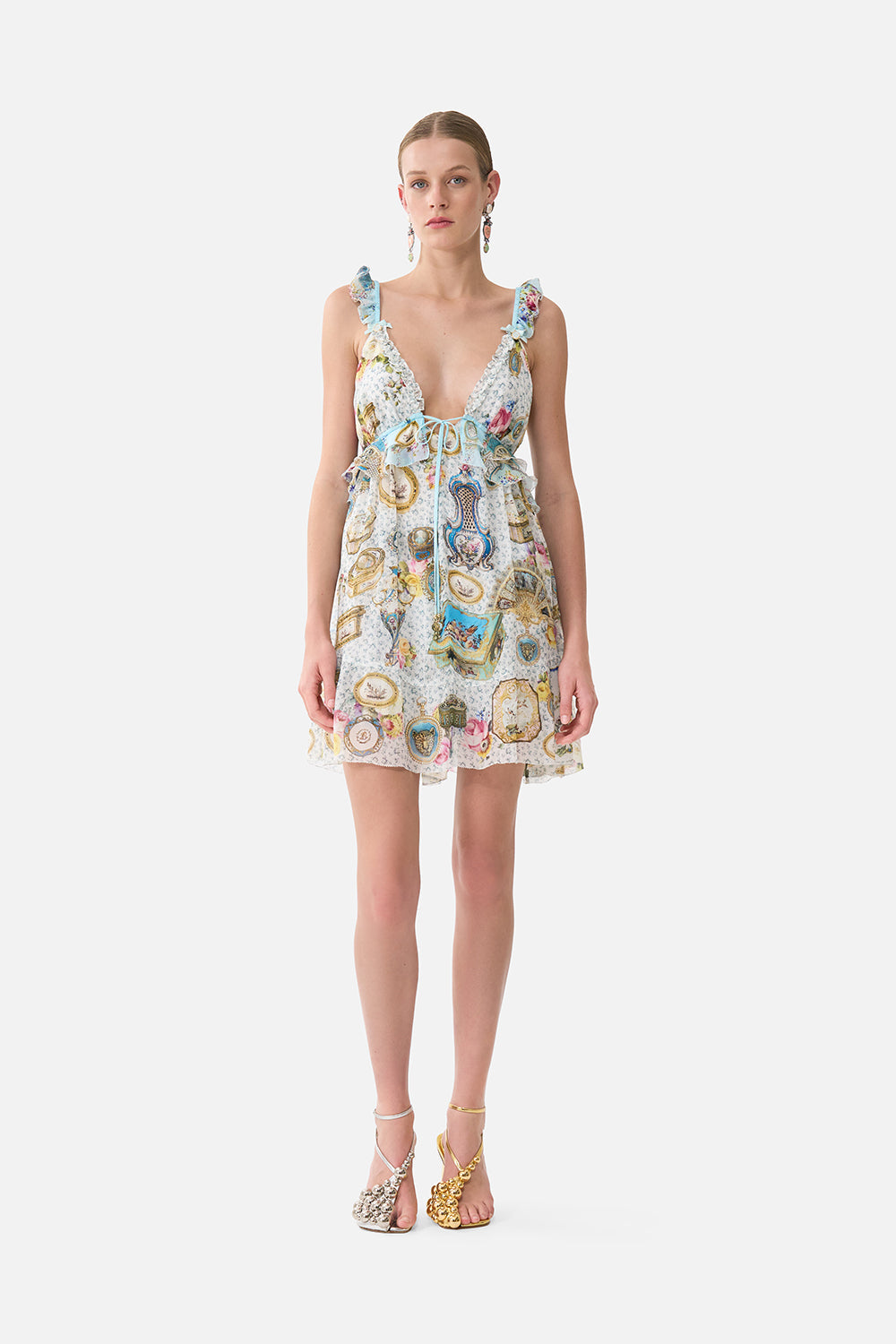 VESTIDO CON VOLANTES Y BAJO CURVO ARTE PARA LOS ARTESANOS
