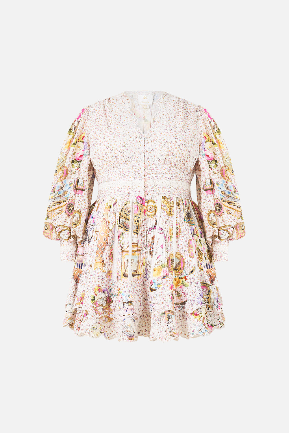 VESTIDO CON VOLANTES ABOTONADO EN EL CORAZÓN DEL ARTE