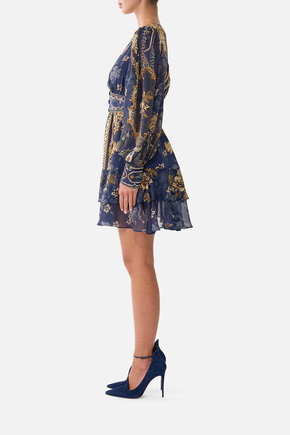 VESTIDO CON VOLANTES ABOTONADO CUBIERTO DE BARROCO