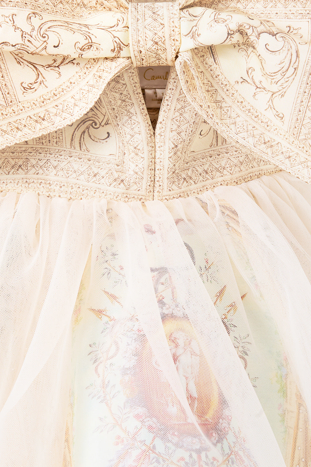 VESTIDO CORTO CON LAZO, UN ENCANTO ÍNTIMO