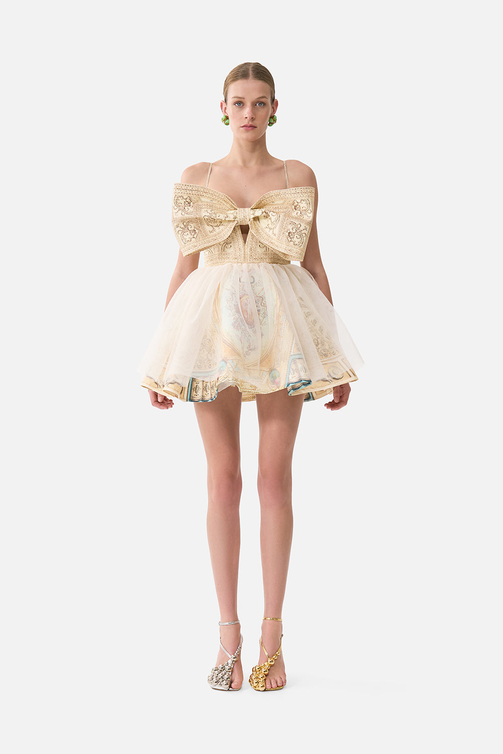 VESTIDO CORTO CON LAZO, UN ENCANTO ÍNTIMO