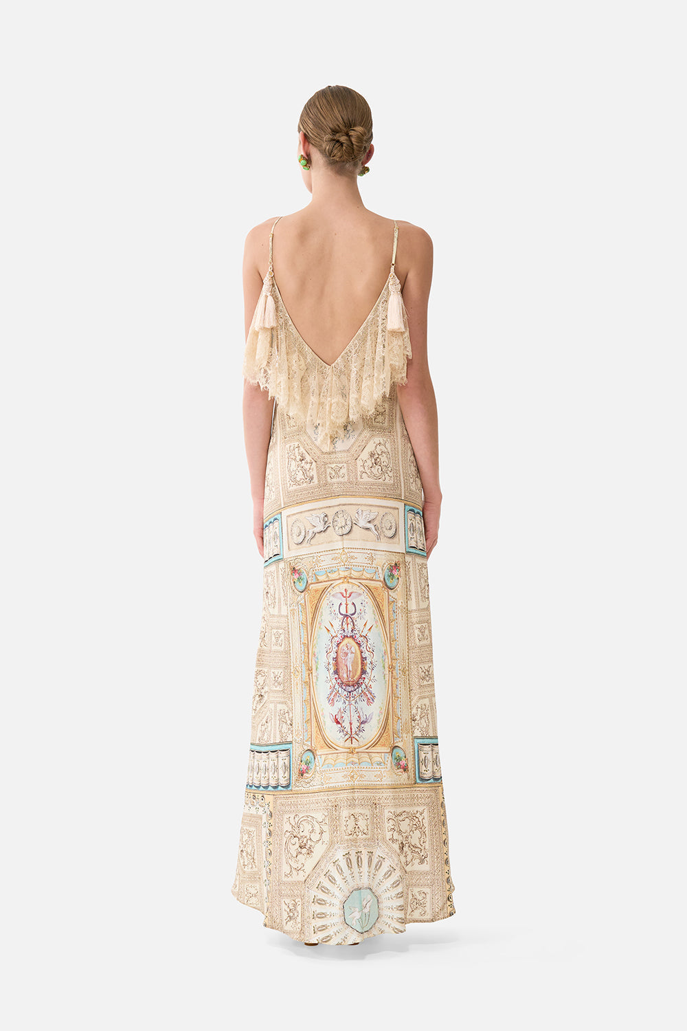 VESTIDO LENCERO AL BIES CON CUELLO EN V Y VOLANTE TRASERO UN BOUDOIR QUERIDO