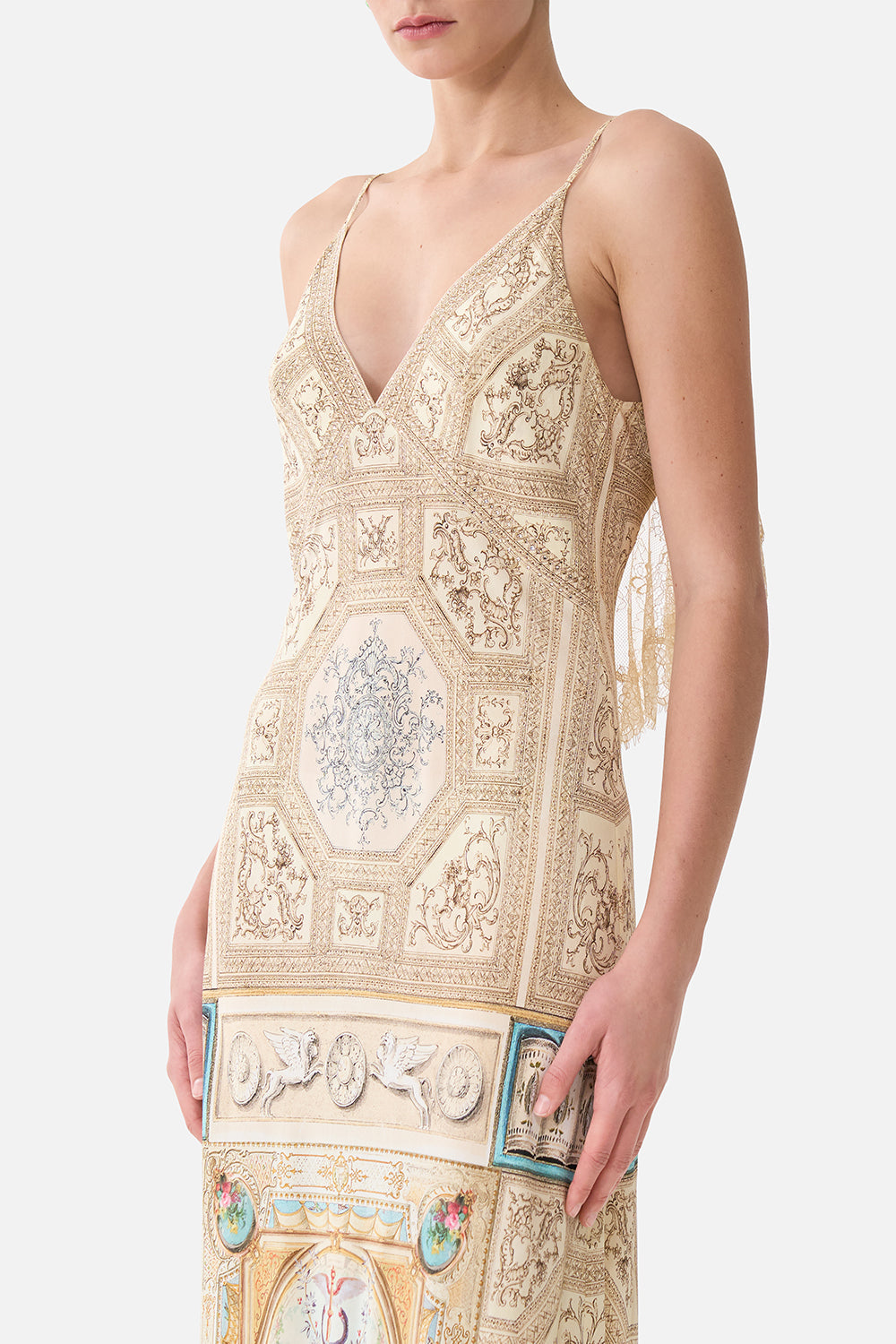 VESTIDO LENCERO AL BIES CON CUELLO EN V Y VOLANTE TRASERO UN BOUDOIR QUERIDO