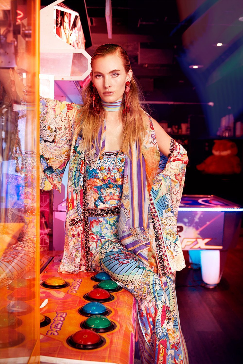 LARGE SQUARE SCARF GIRL IN THE KIMONO