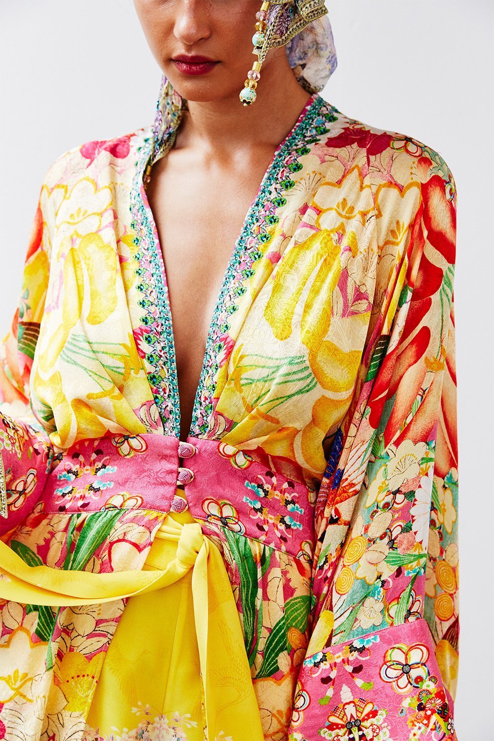 ROBE WITH ELASTIC BACK WAIST KIMONO KISSES