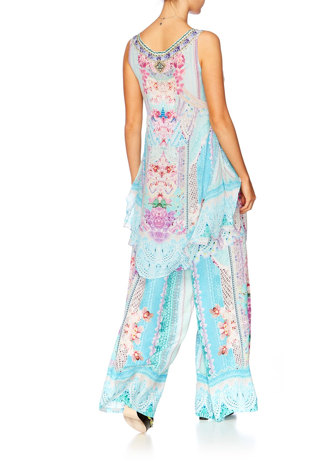 GARDEN STATE SCOOP NECK TOP WITH LONG BACK