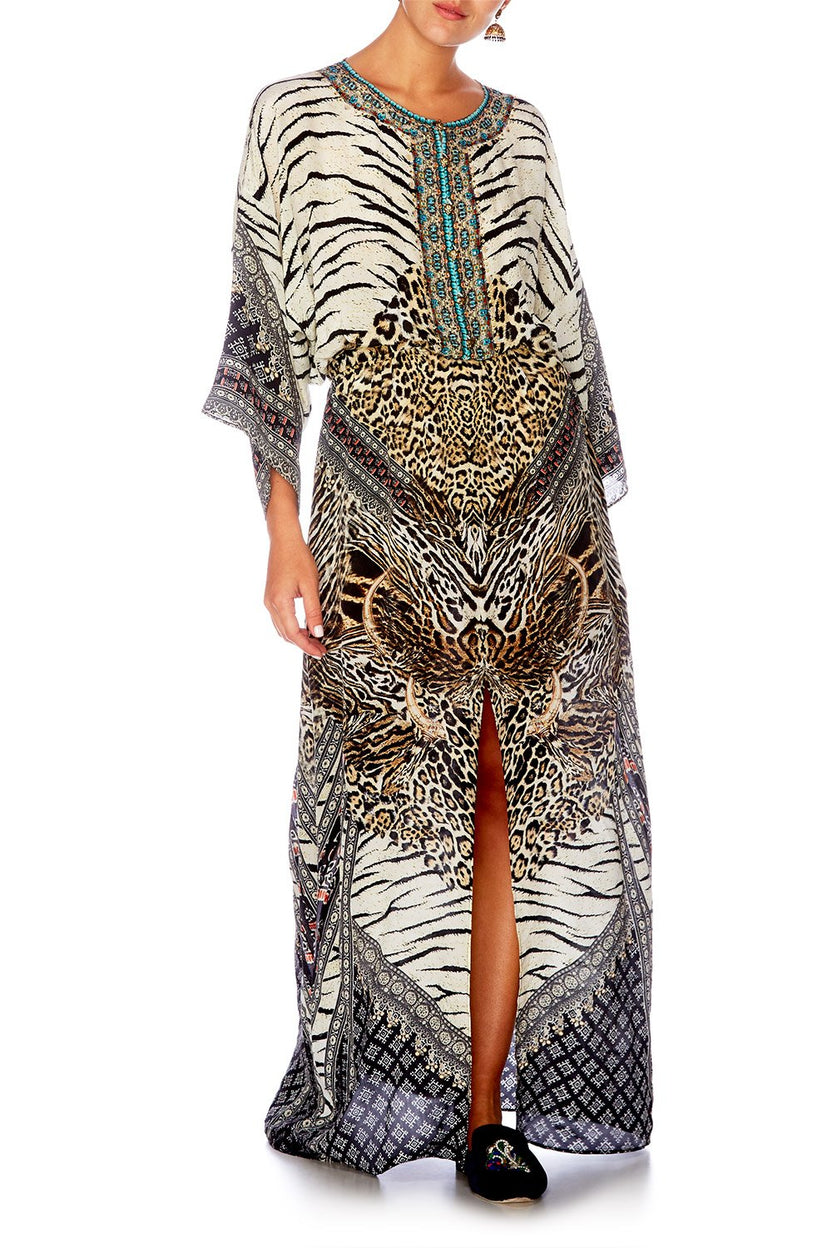 SPLIT POCKET DRESS STRONGER TOGETHER