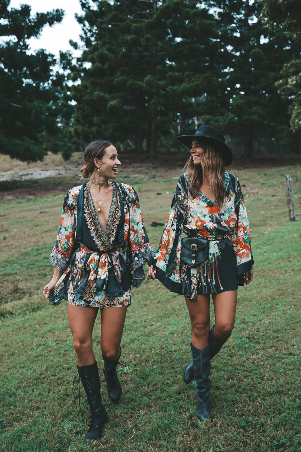 V-NECK WIDE SLEEVE DRESS QUEEN OF KINGS