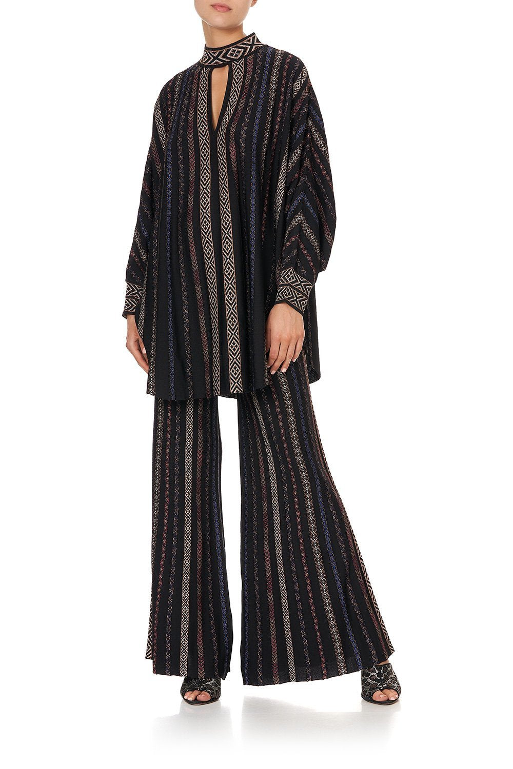 KNITTED KAFTAN WITH NECKBAND SWINGING SIXTIES