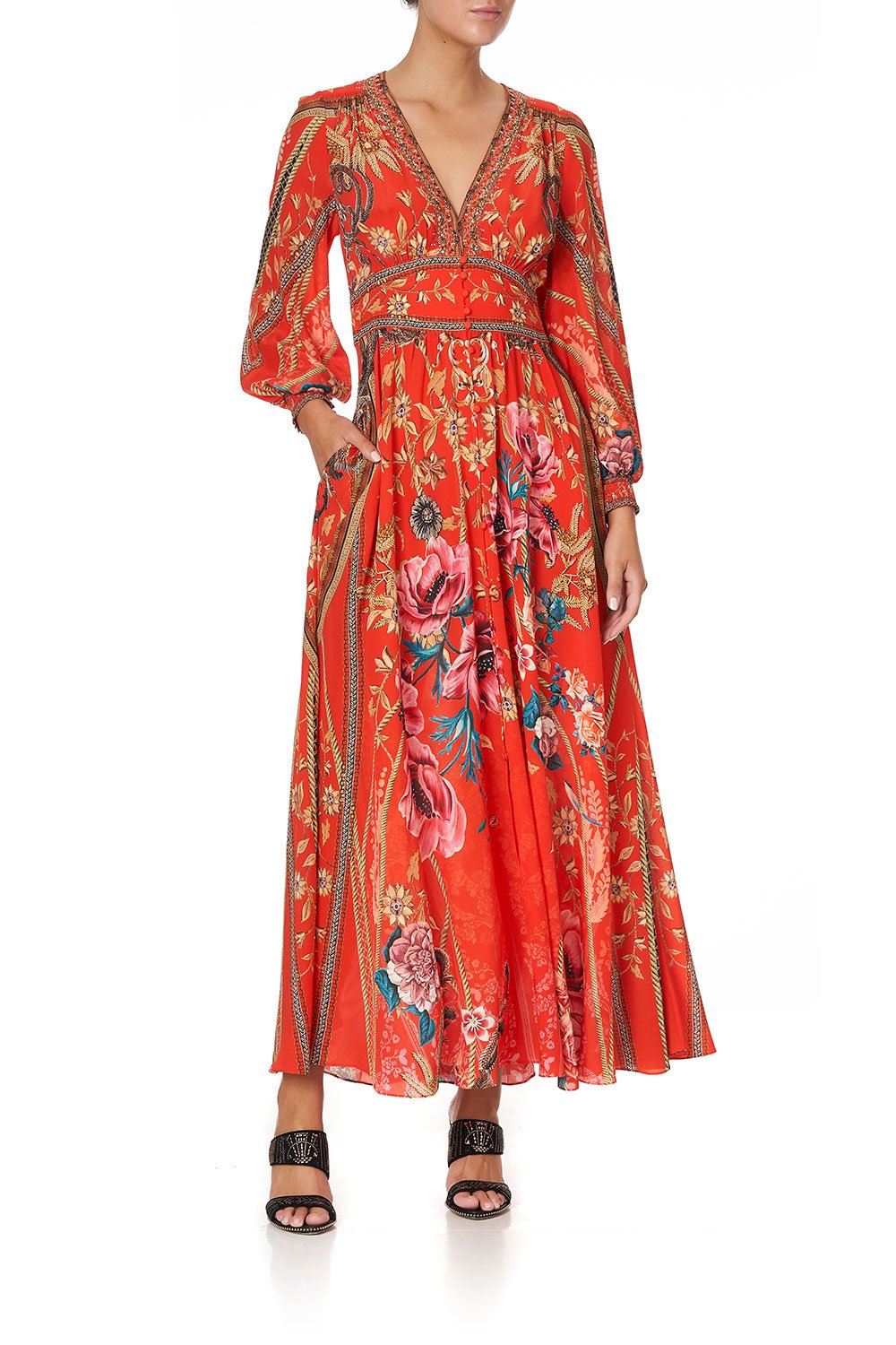 BUTTON DRESS WITH SHAPED WAISTBAND AND THE QUEEN WORE RED