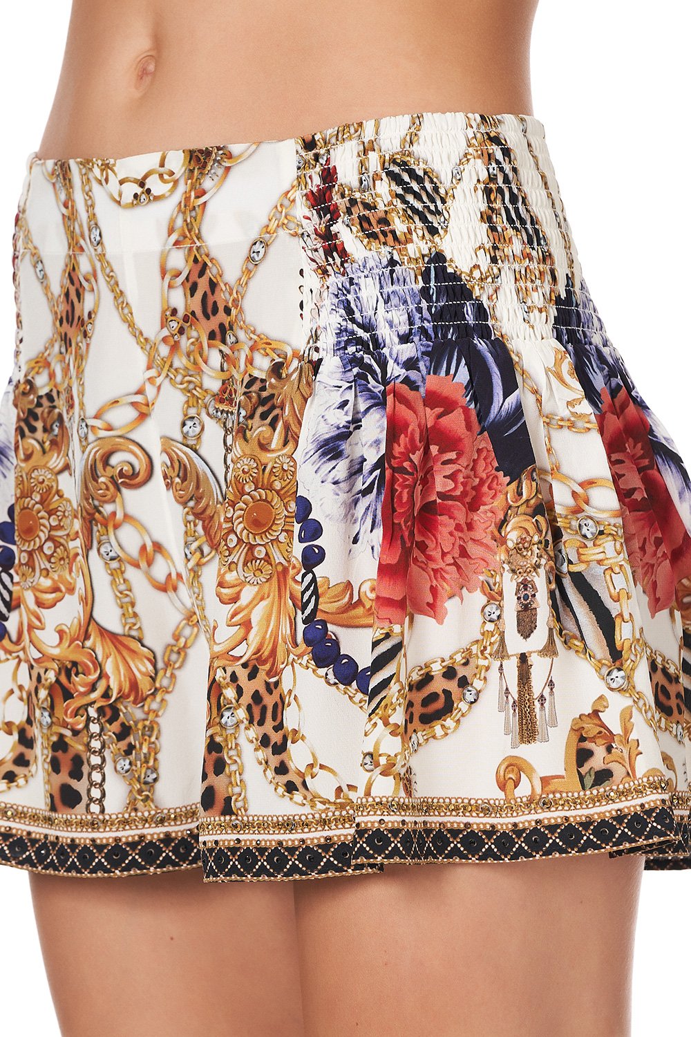 SHORTS WITH SIDE FLOUNCE REIGN SUPREME