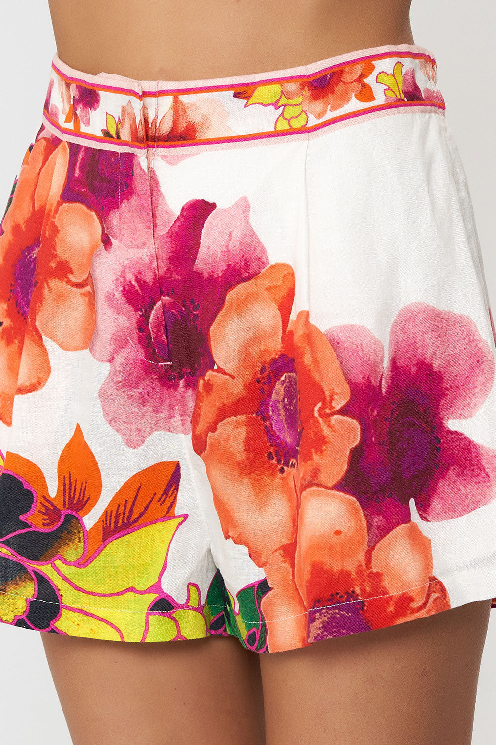 TUCK FRONT SHORT PRETTY AS A POPPY