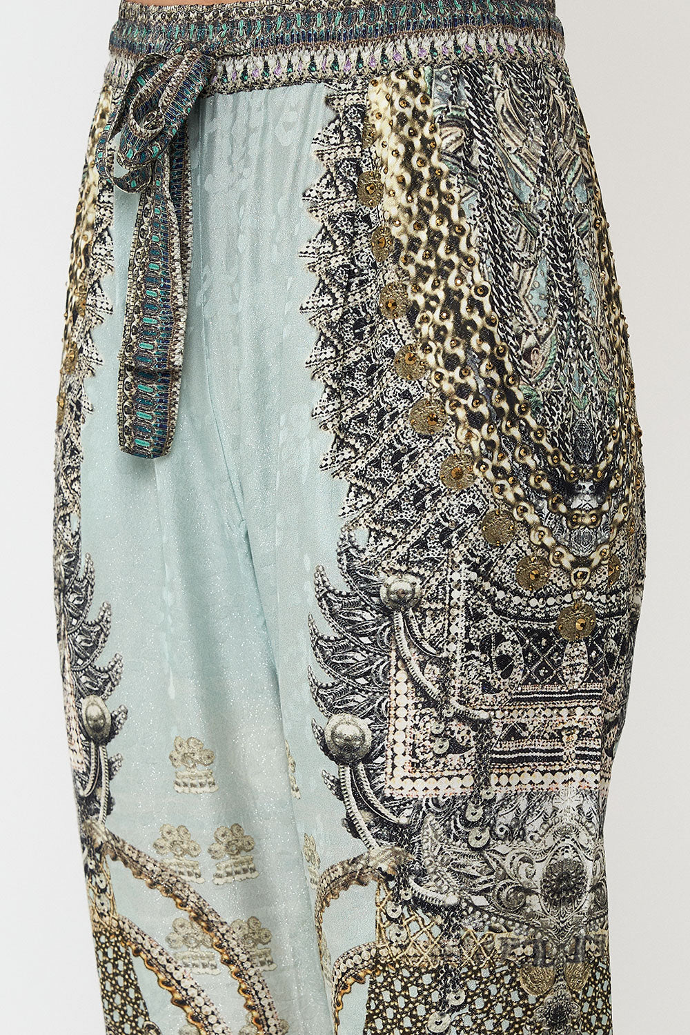 DROP CROTCH SLIM LEG PANT FREE ESPIRITU