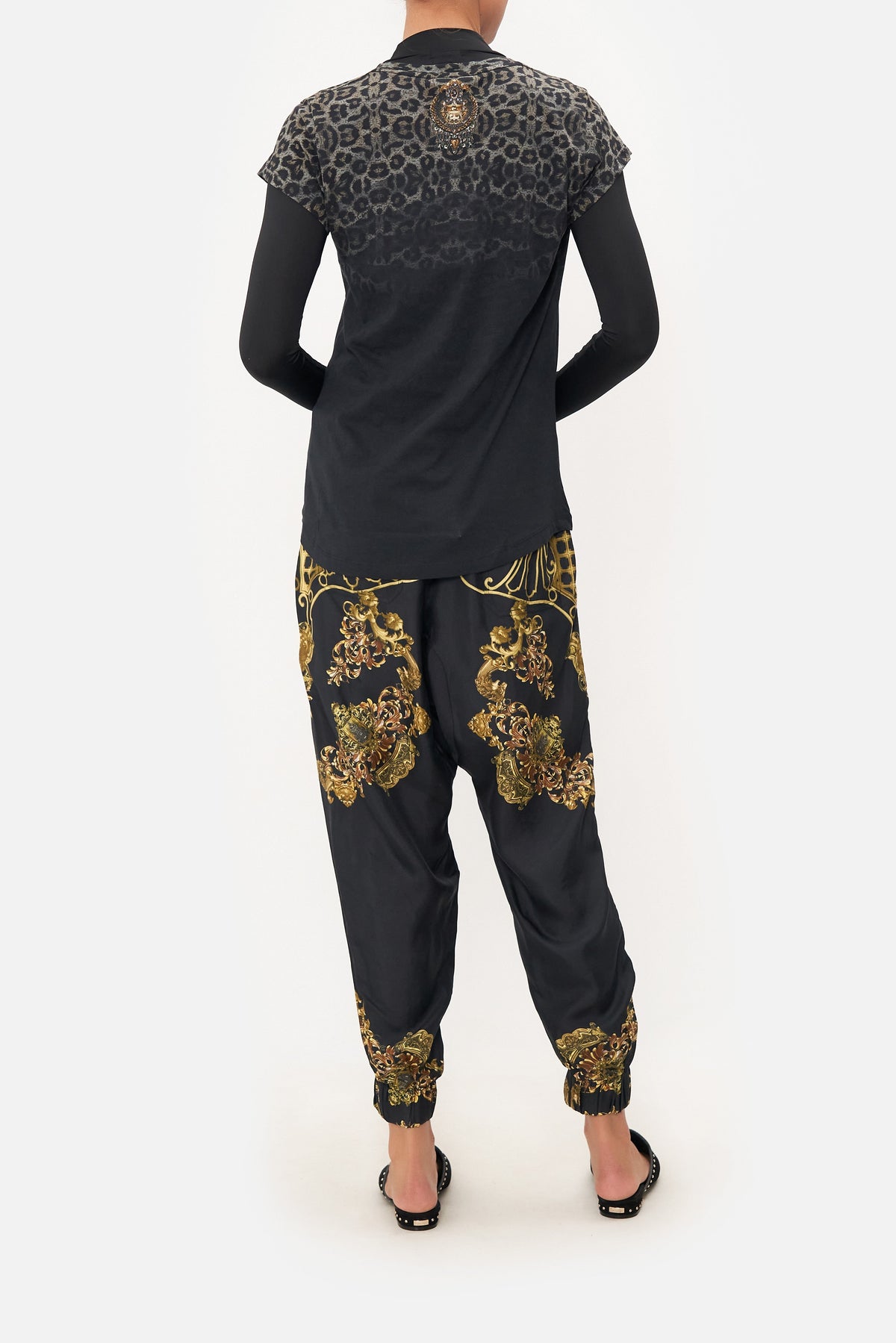 CURVED HEM FITTED TEE SHADOWS OF ARMADA LOUNGE