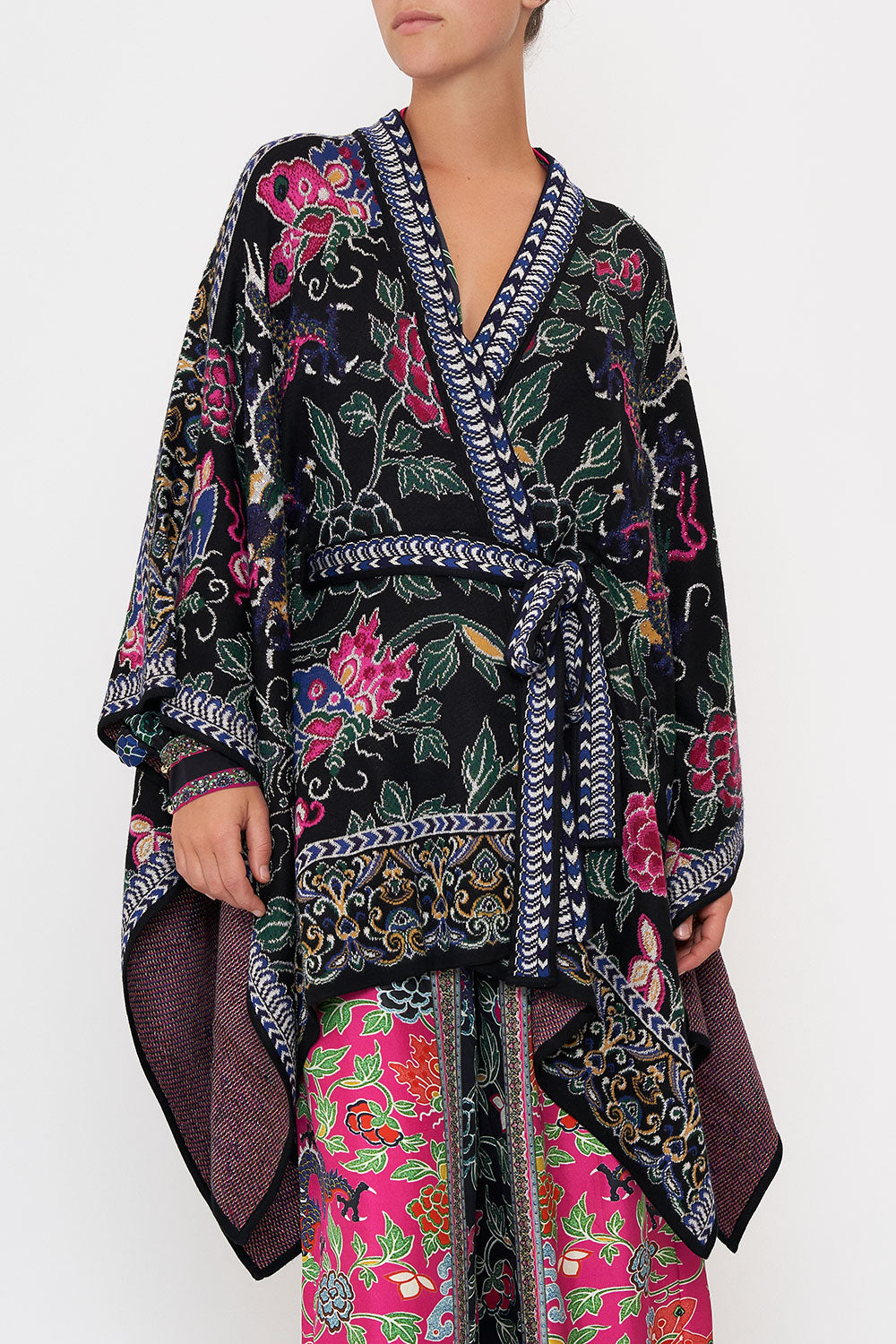 SHORT KNIT PONCHO WITH TIE TWILIGHTS TOKEN