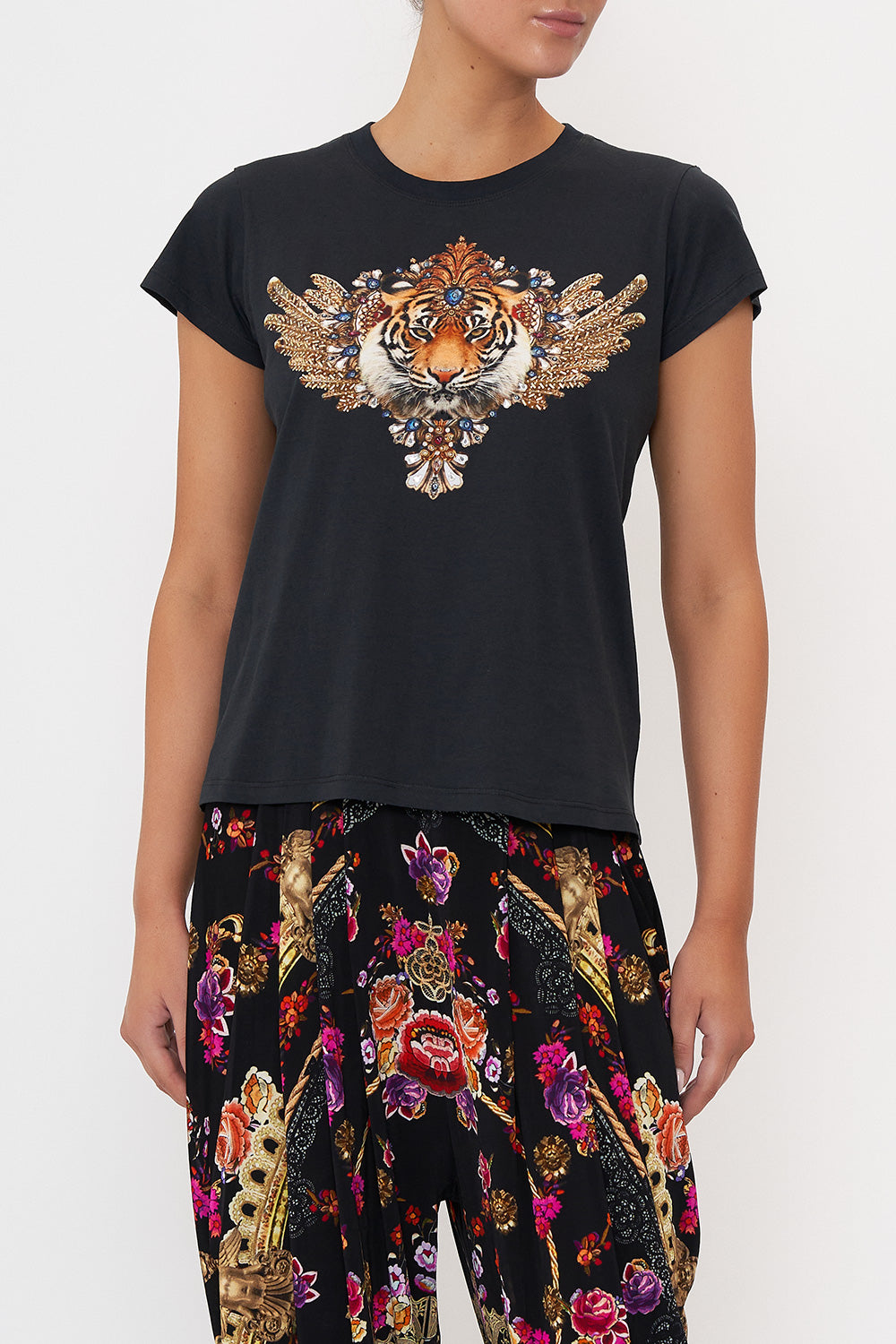 SLIM FIT ROUND NECK T-SHIRT DANCE WITH DUENDE