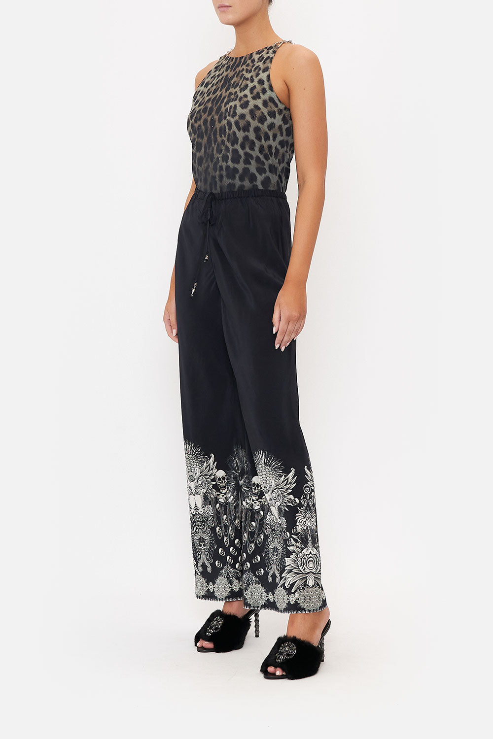 TANK WITH HARDWARE ORDER OF DISORDER