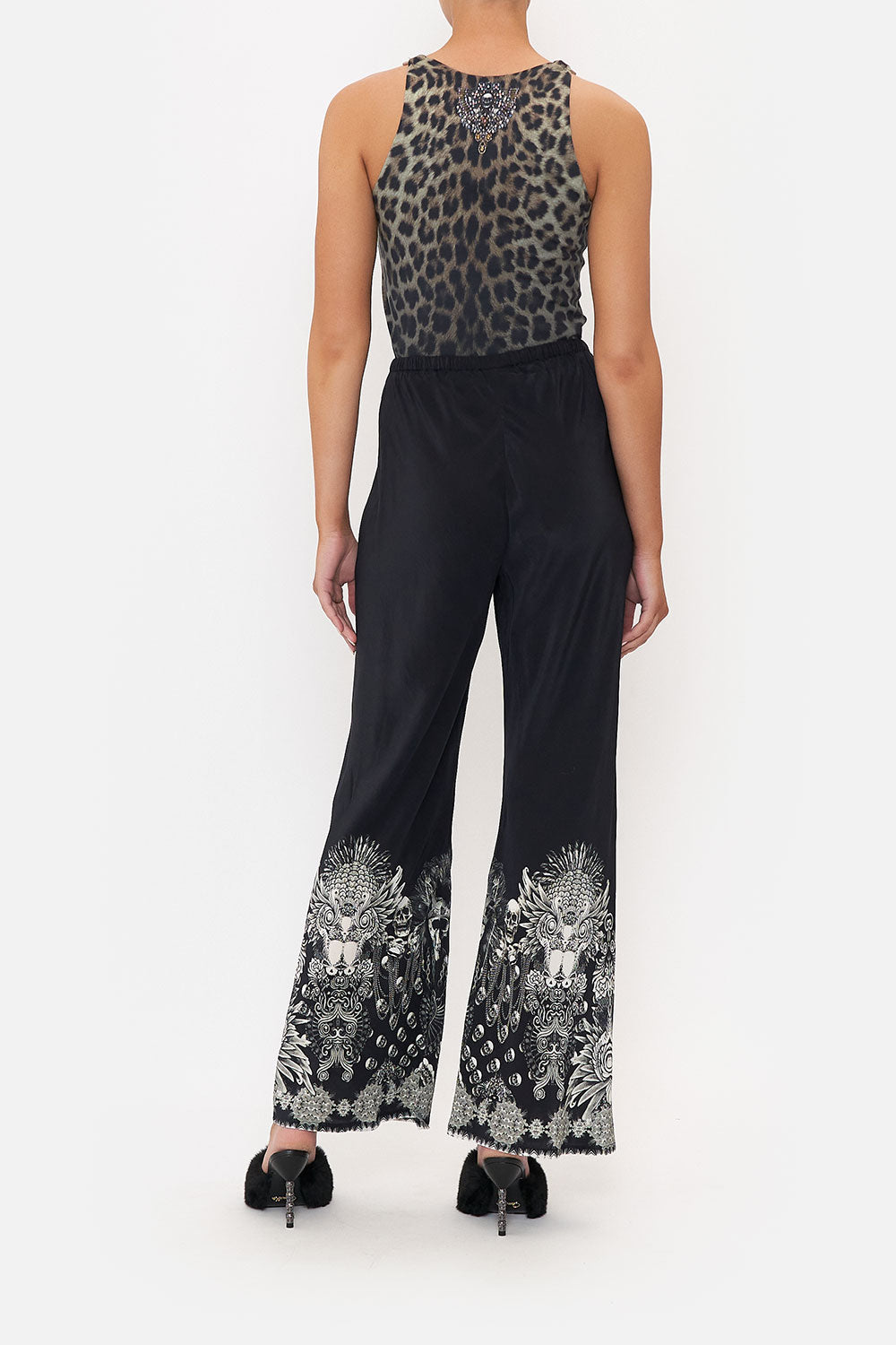 TANK WITH HARDWARE ORDER OF DISORDER