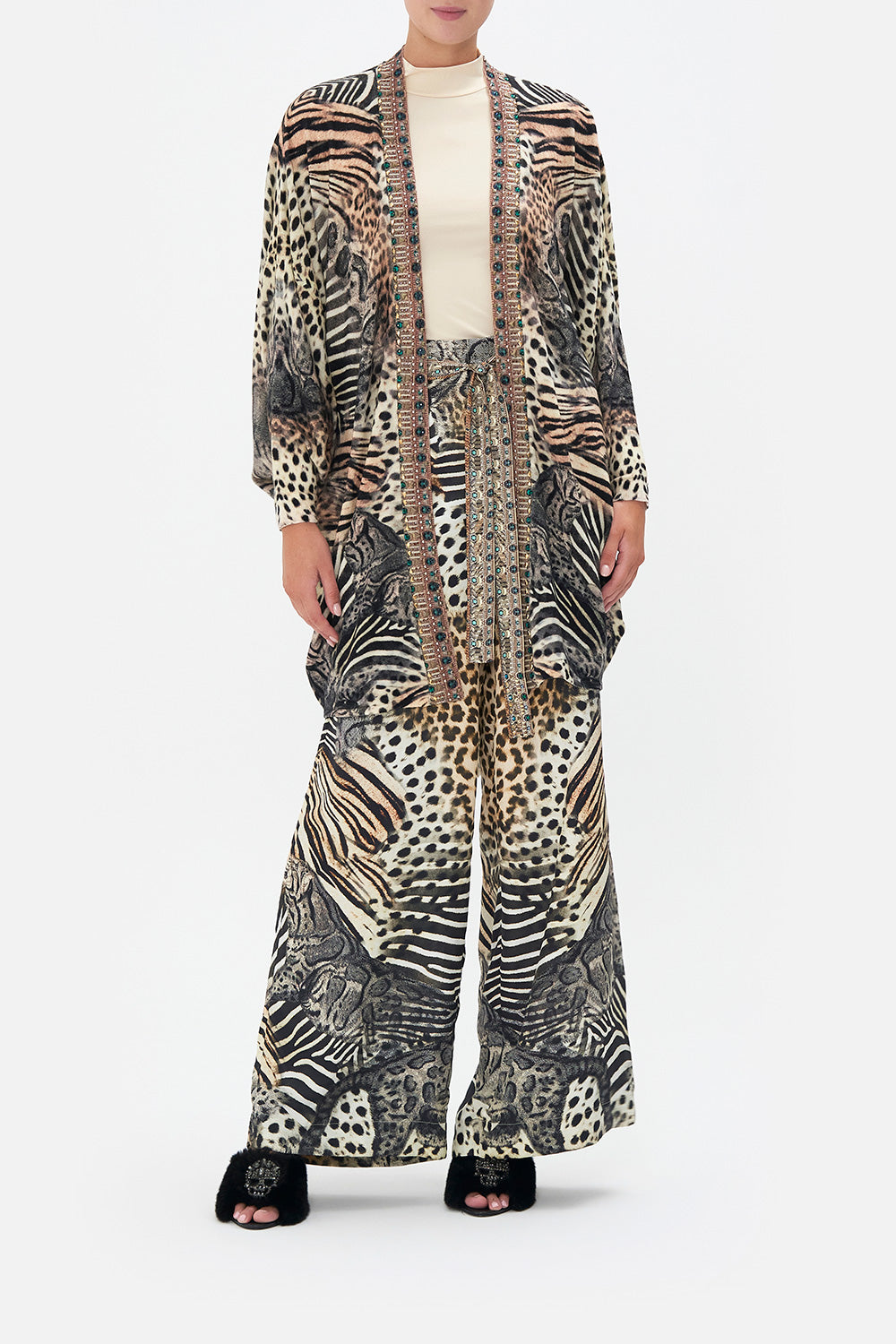 SOFT KNIT PONCHO WITH EMBROIDERY FOR THE LOVE OF LEO