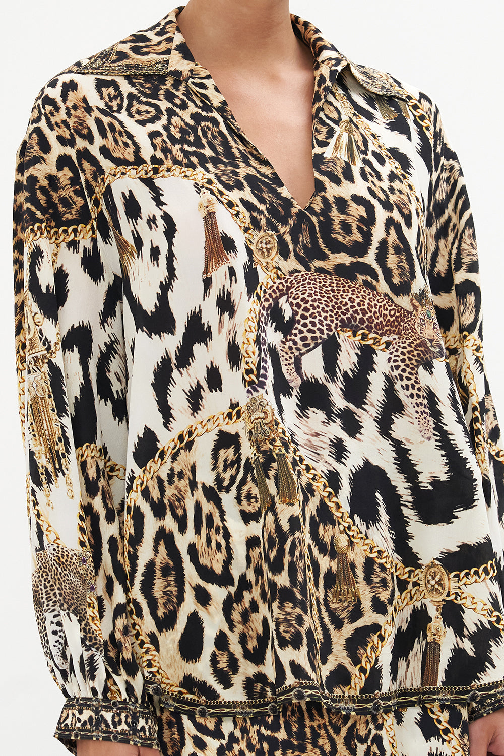 V-NECK BLOUSE WITH COLLAR ROLE CALL