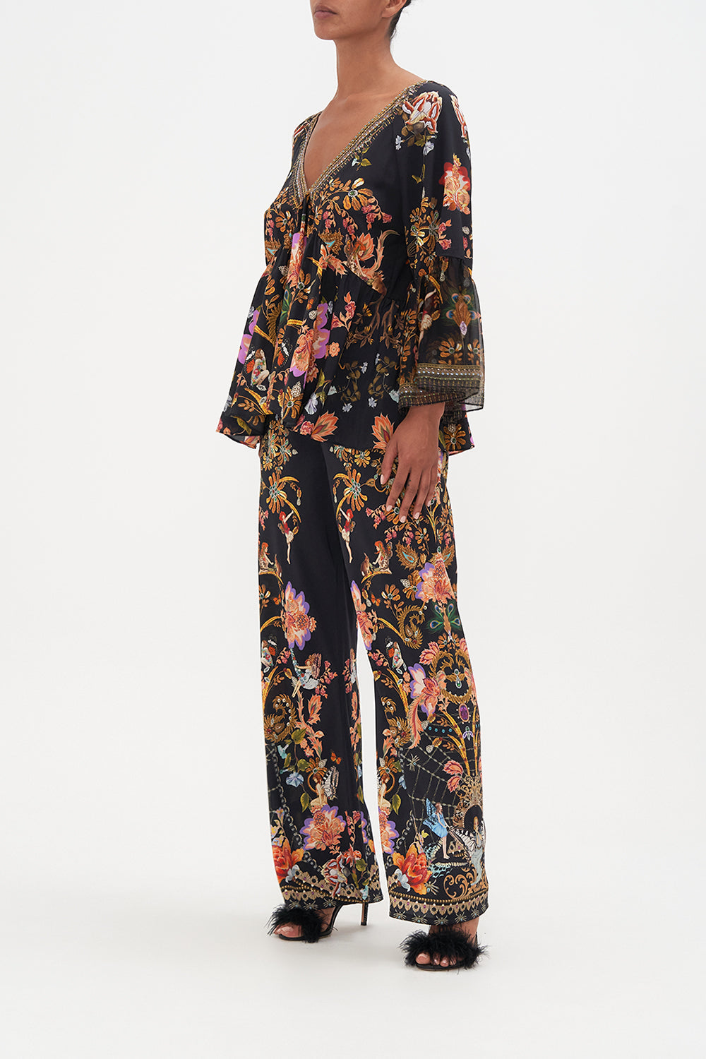 RAGLAN BLOUSE WITH SLEEVE RUFFLE TO CATCH A SPIDER