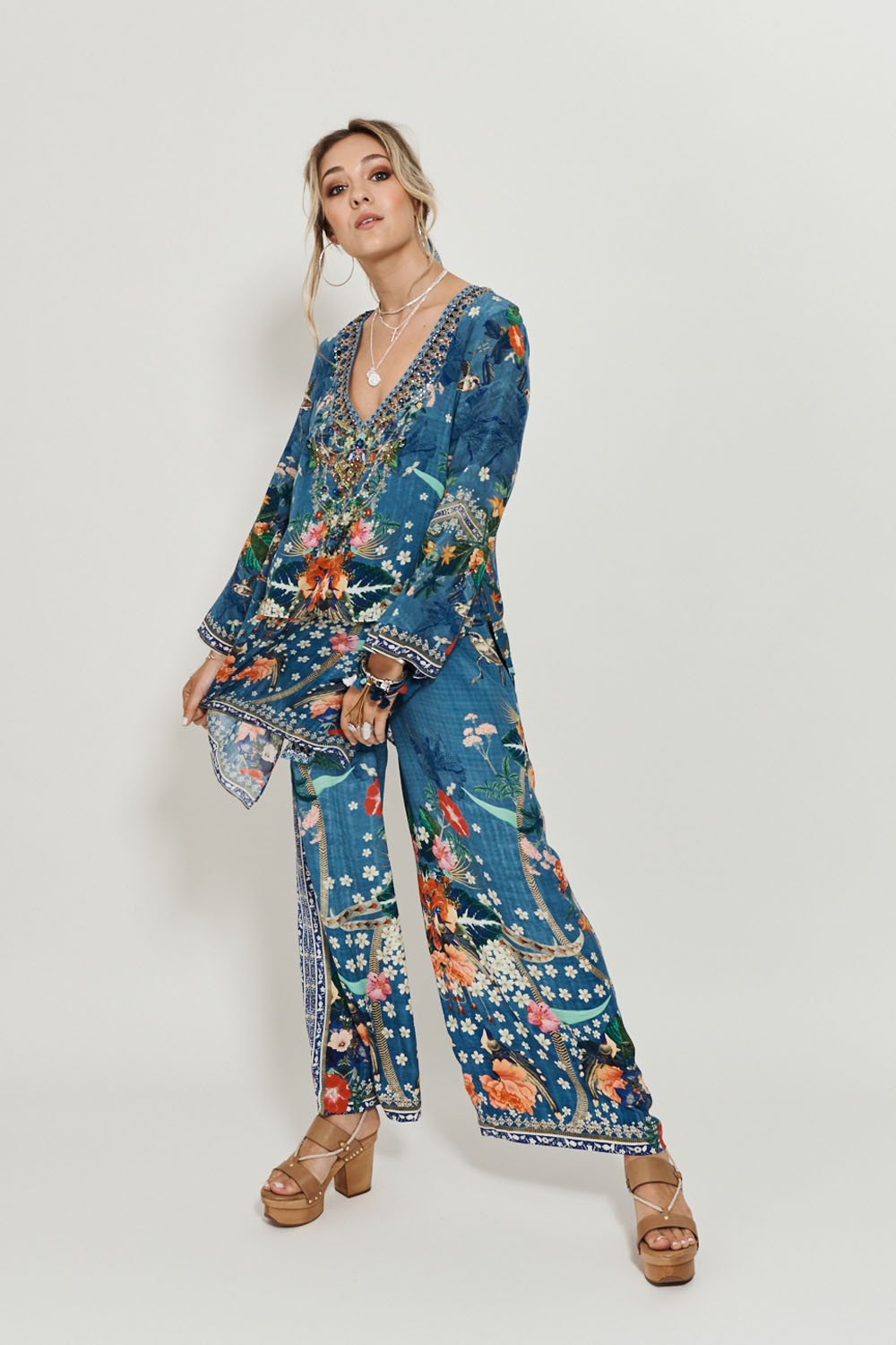 BLOUSE WITH SIDE SPLIT UNDERLAY FARAWAY FLORALS