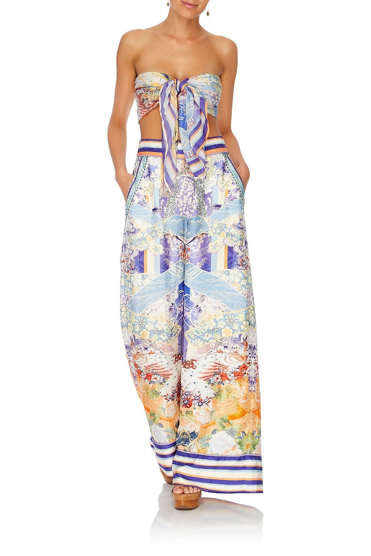 LARGE SQUARE SCARF GIRL IN THE KIMONO